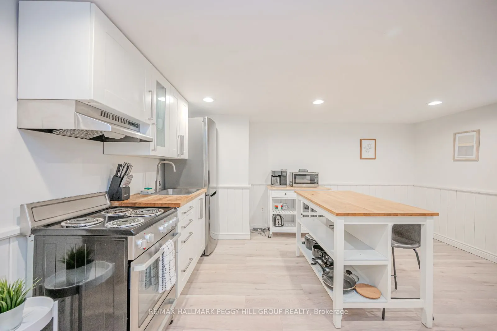 54 Sophia Street E, #Lower