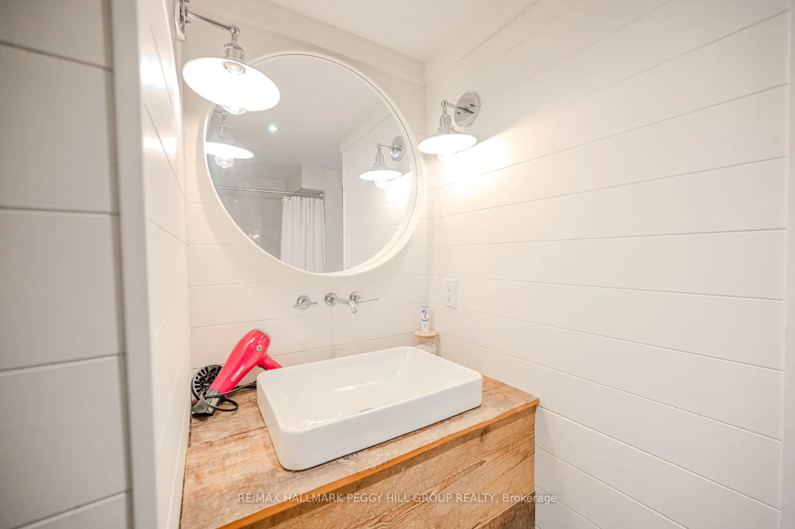 54 Sophia Street E, #Lower