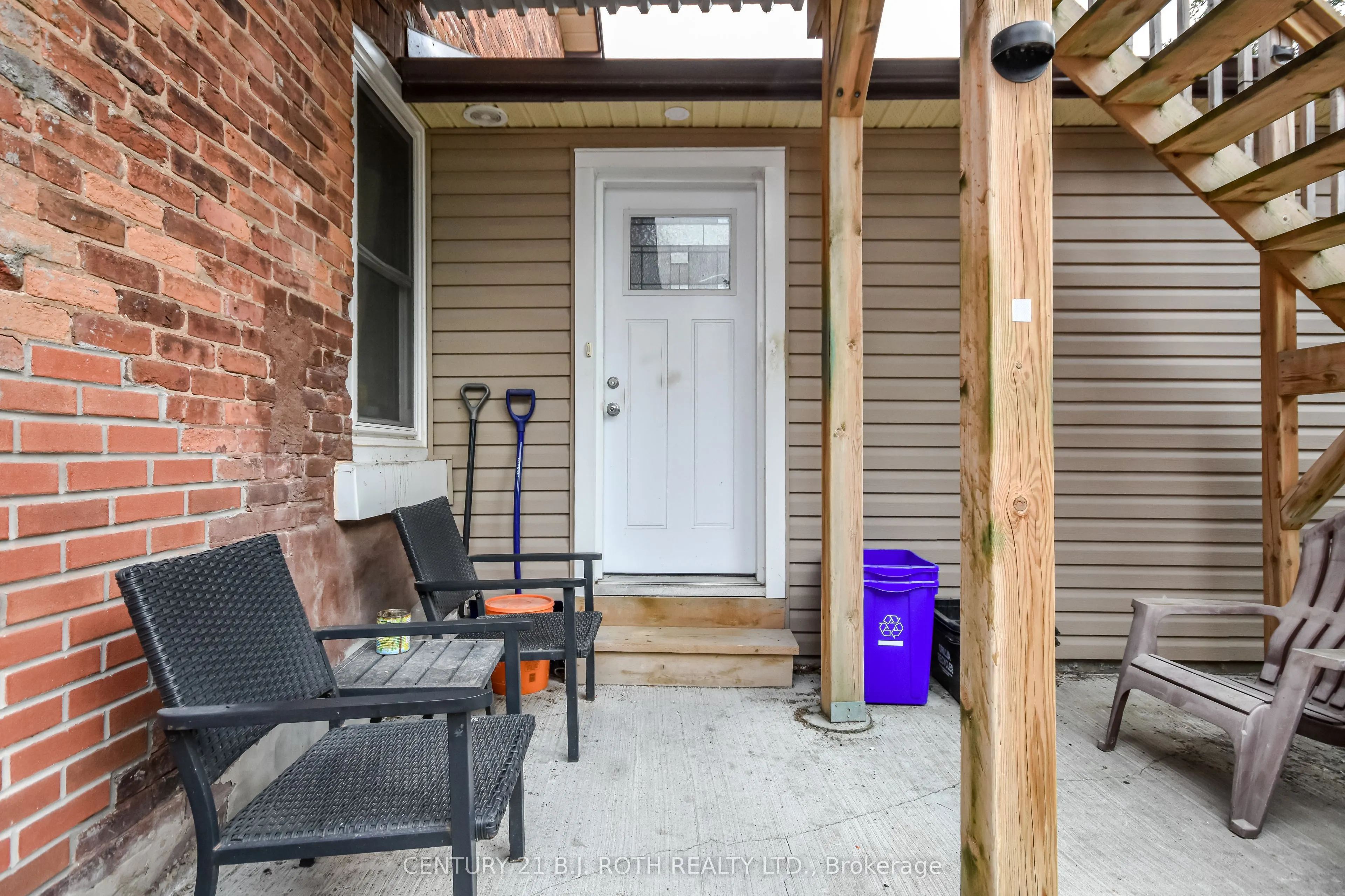 89 Andrew Street S