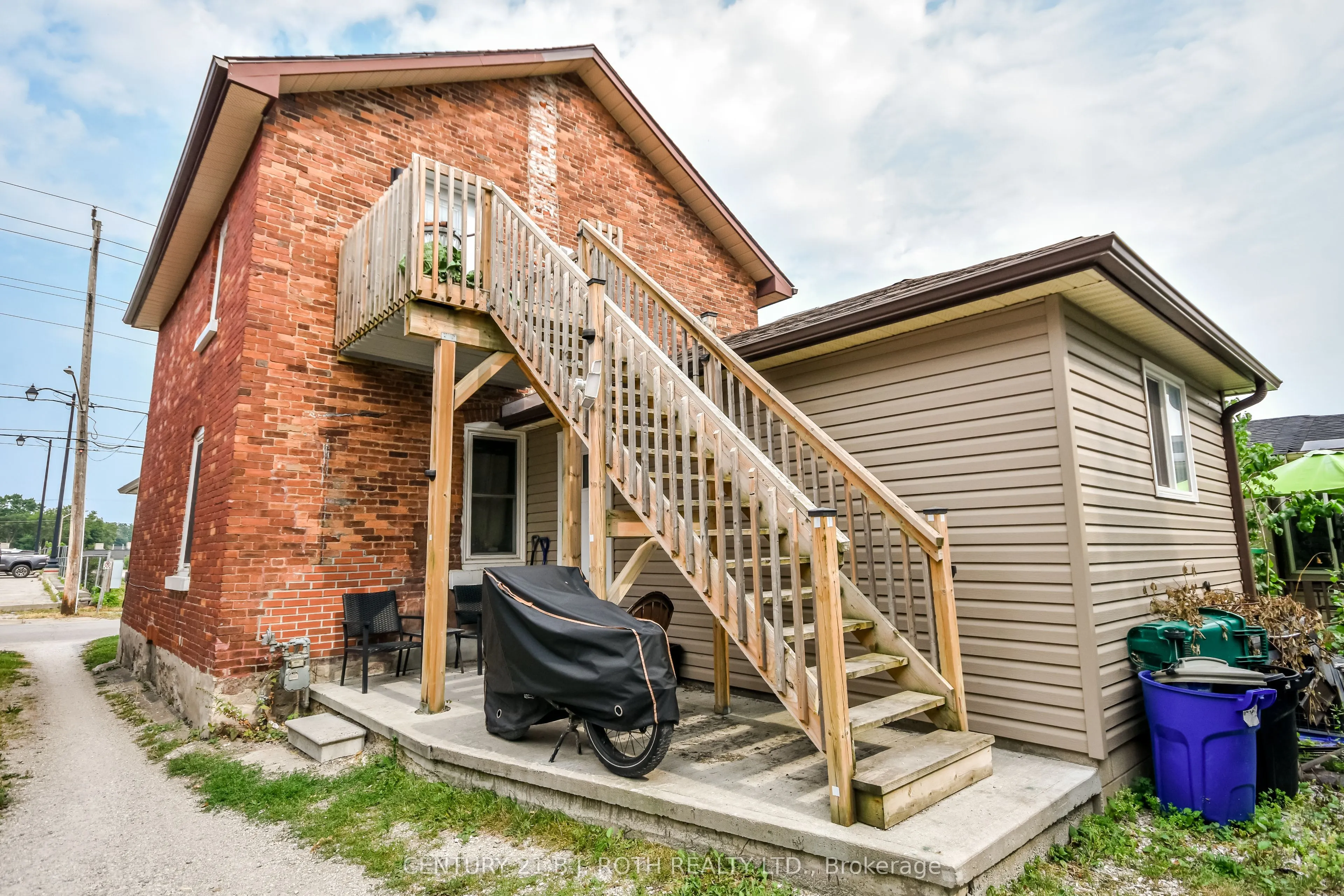 89 Andrew Street S