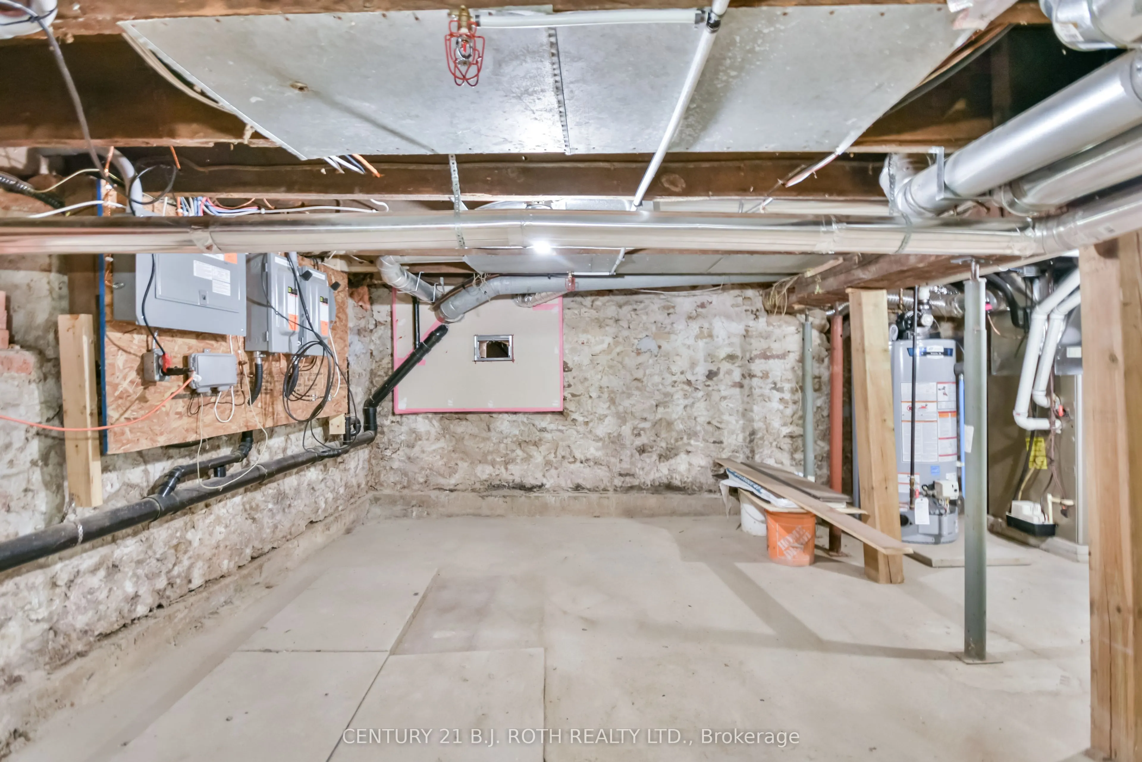 89 Andrew Street S