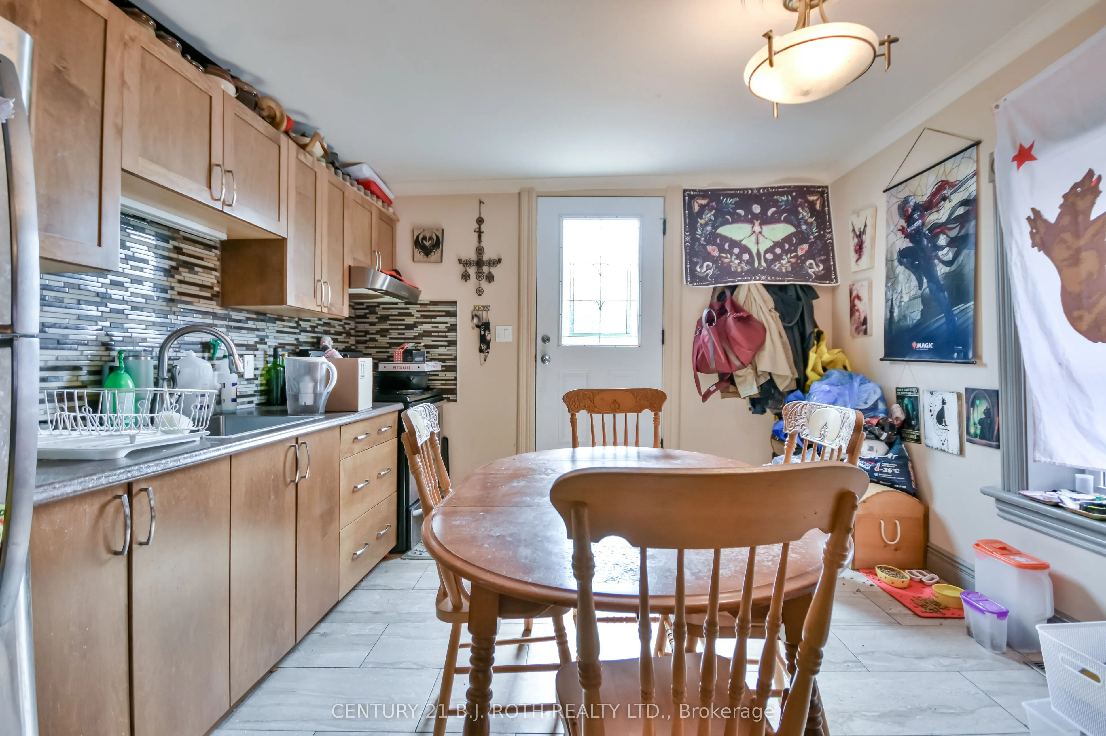 89 Andrew Street S