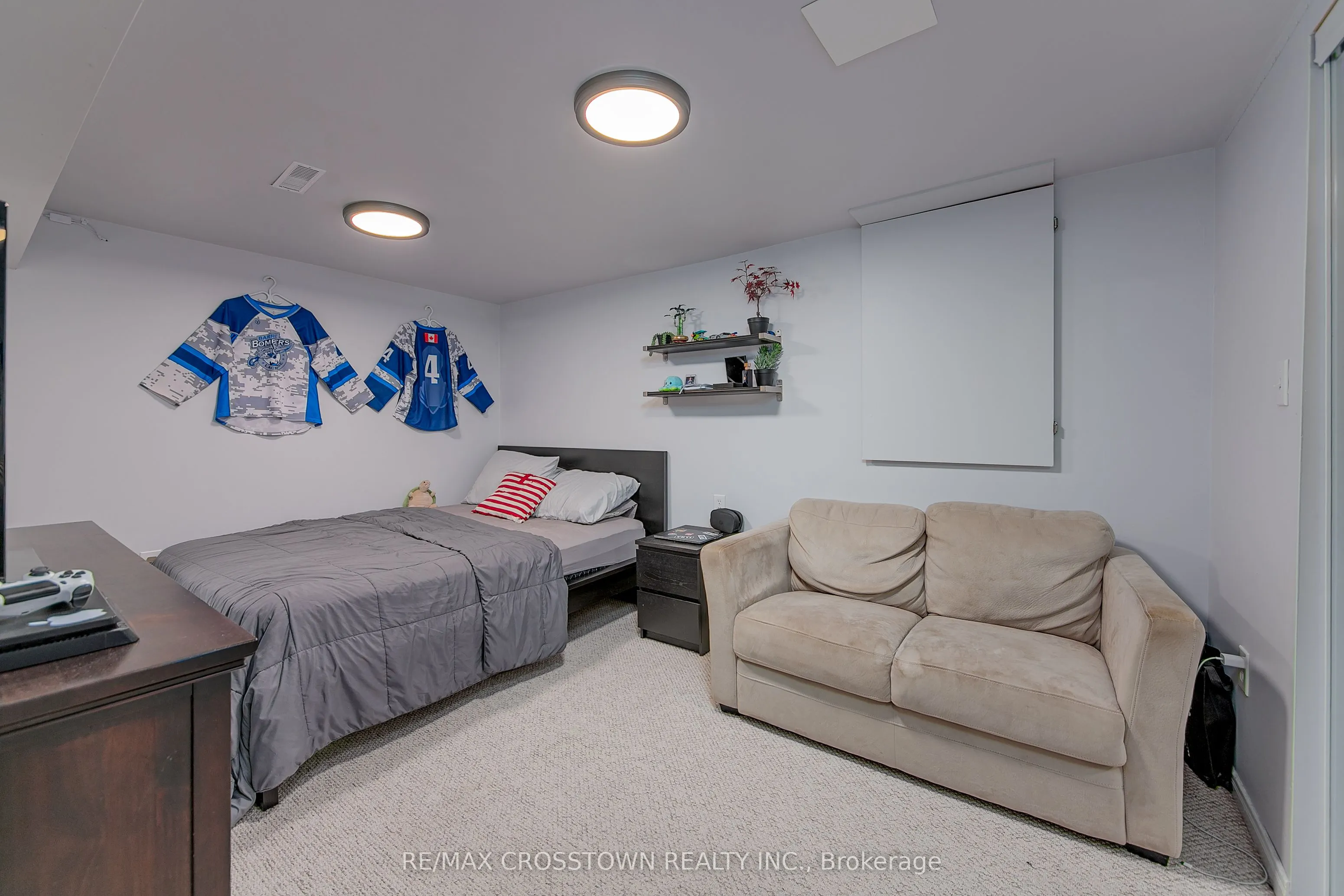 122 Marshall Street S