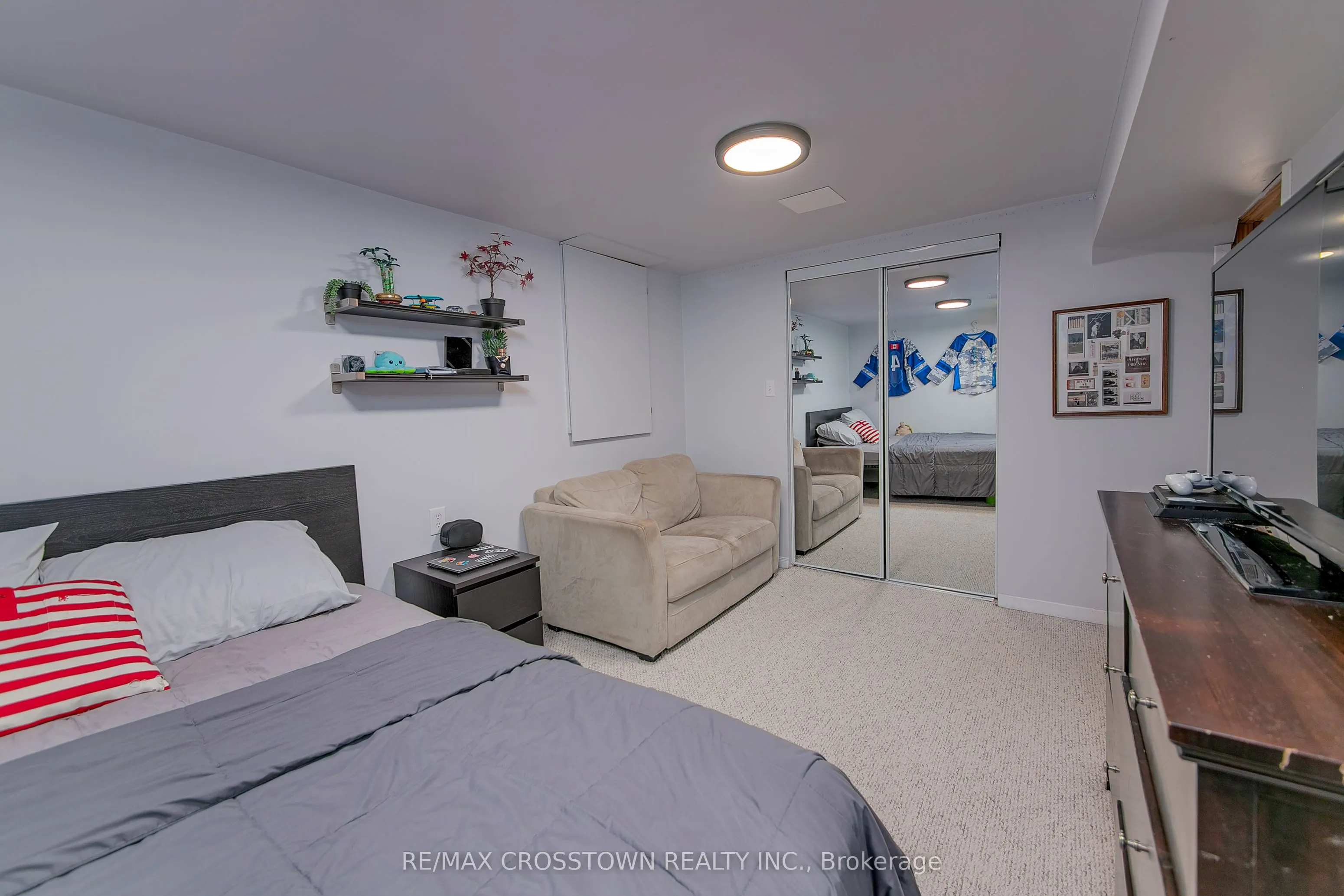 122 Marshall Street S