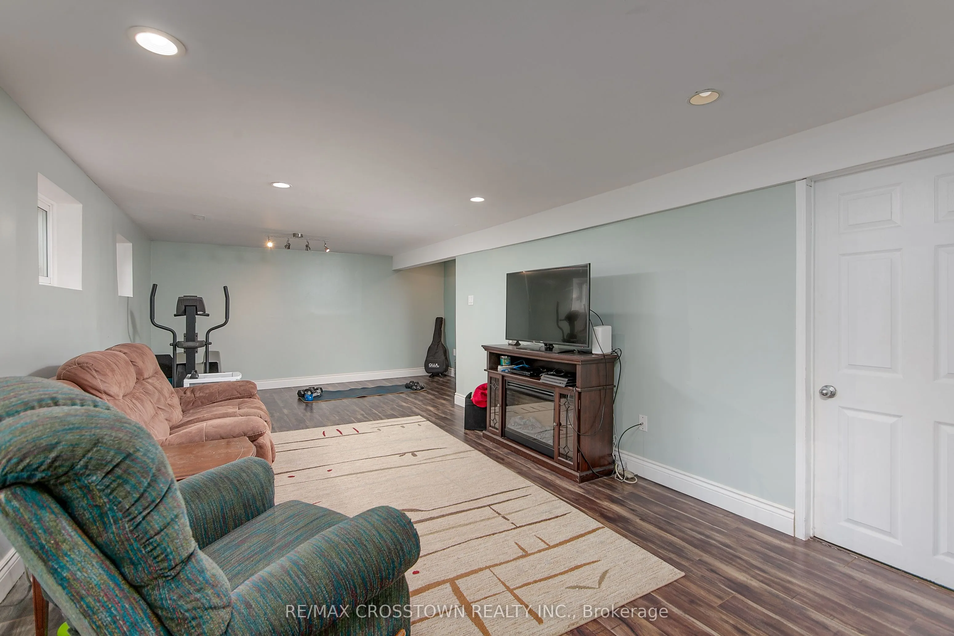 122 Marshall Street S