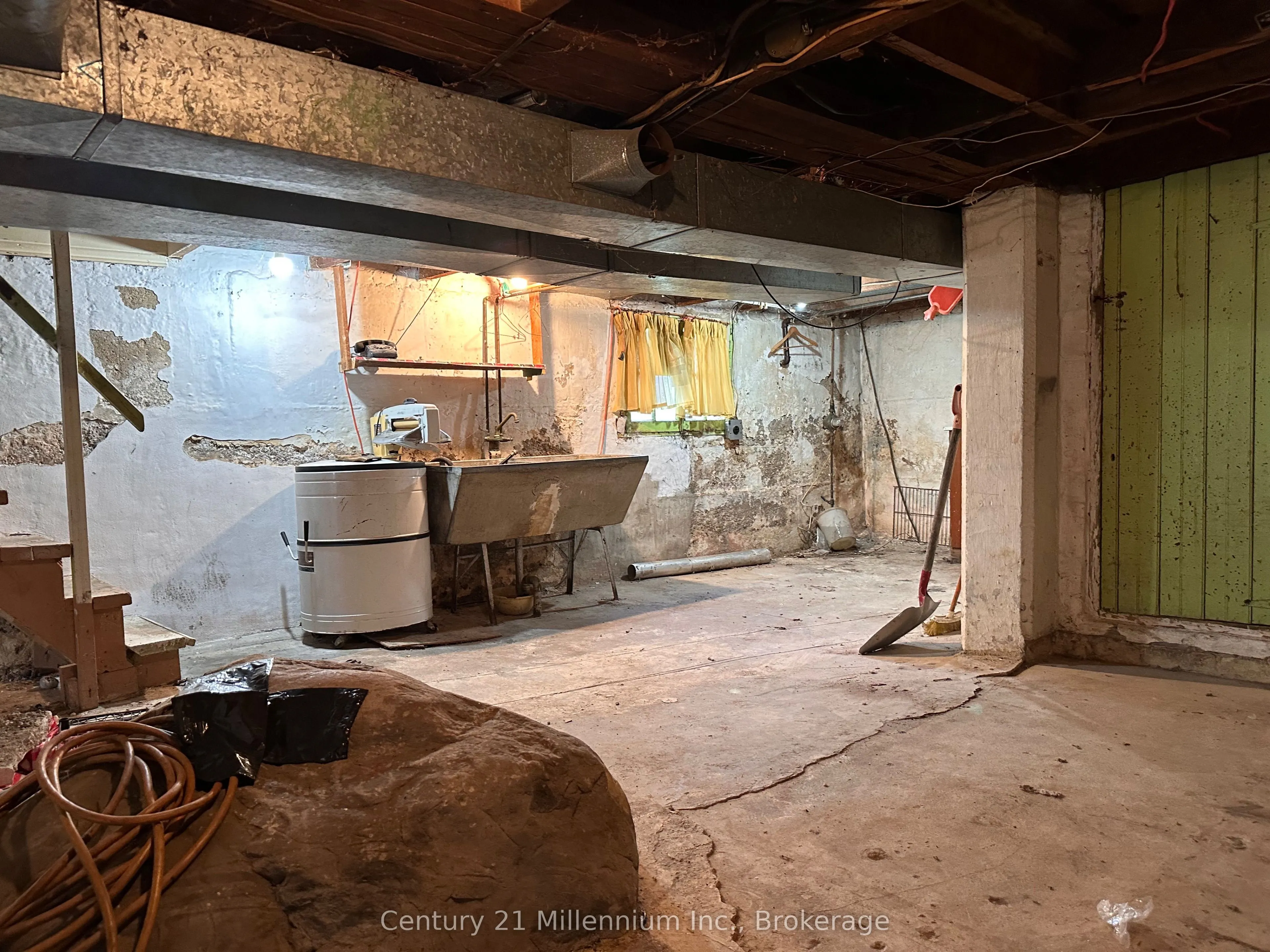 360 ONTARIO Street