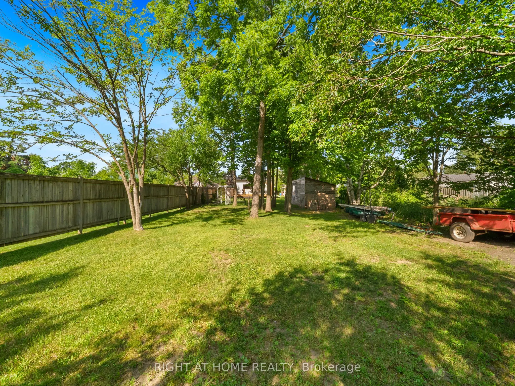 445 Peter Street N
