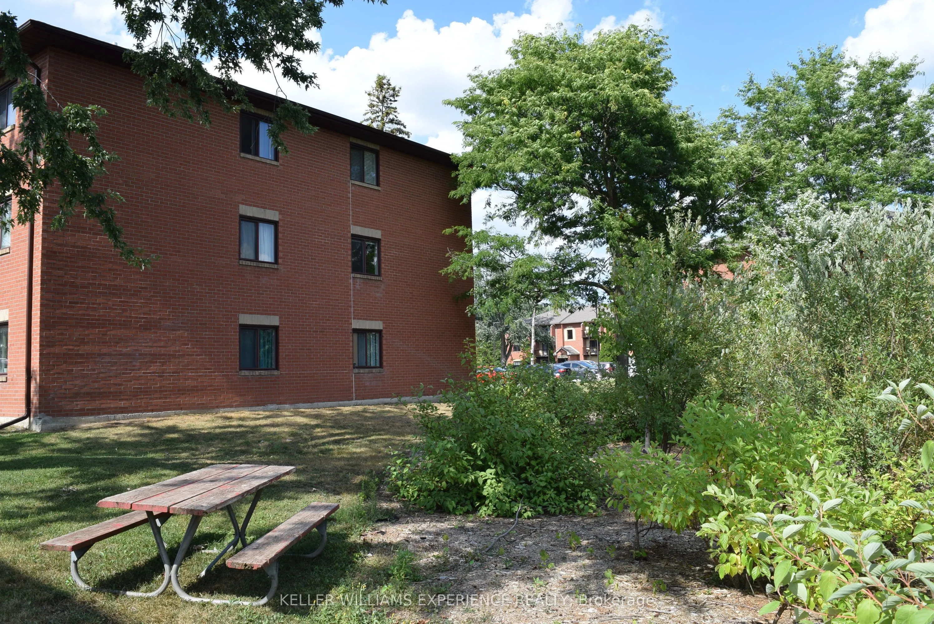 167 Edgehill Drive, #E8