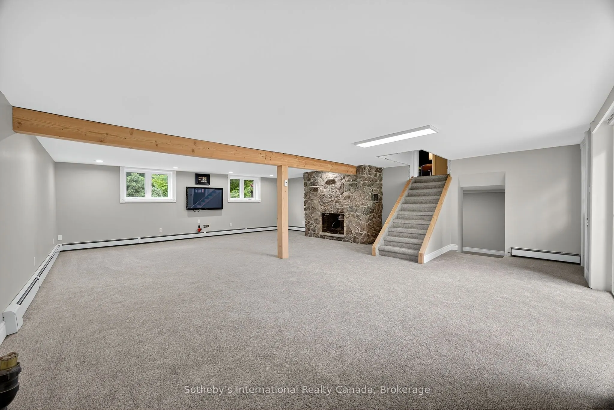 79 Caroline Street W