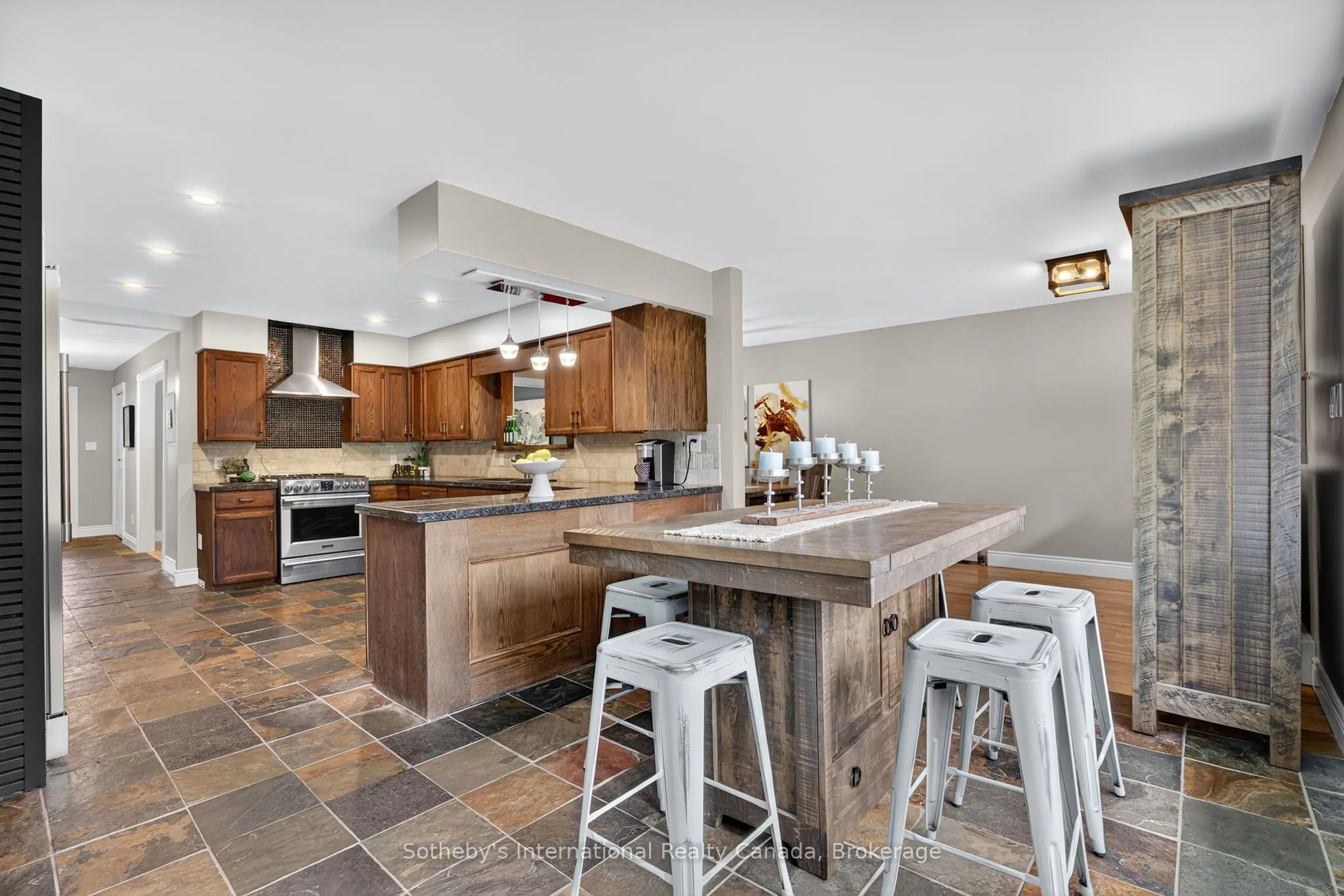 79 Caroline Street W
