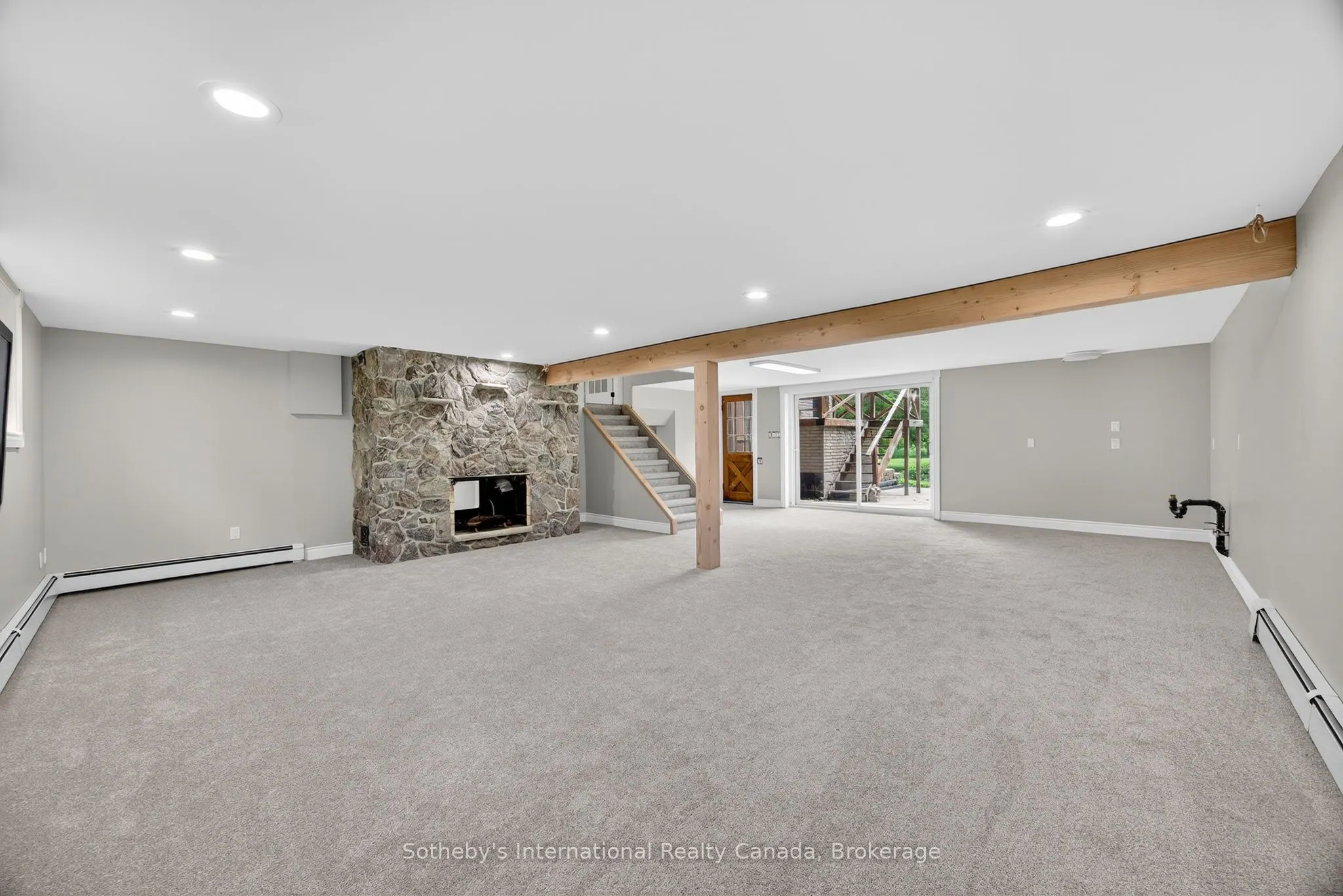 79 Caroline Street W