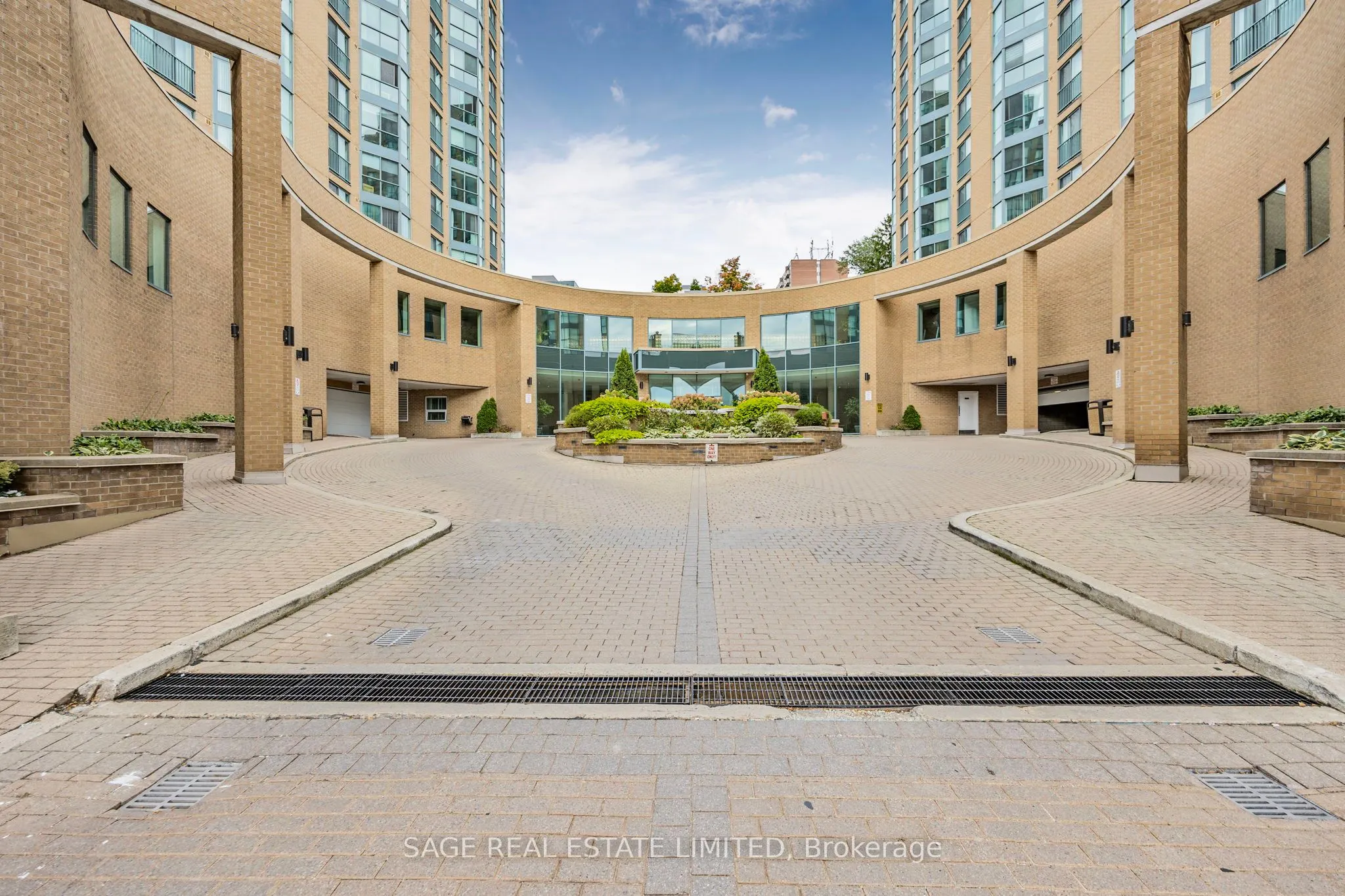 150 Dunlop Street E, #706