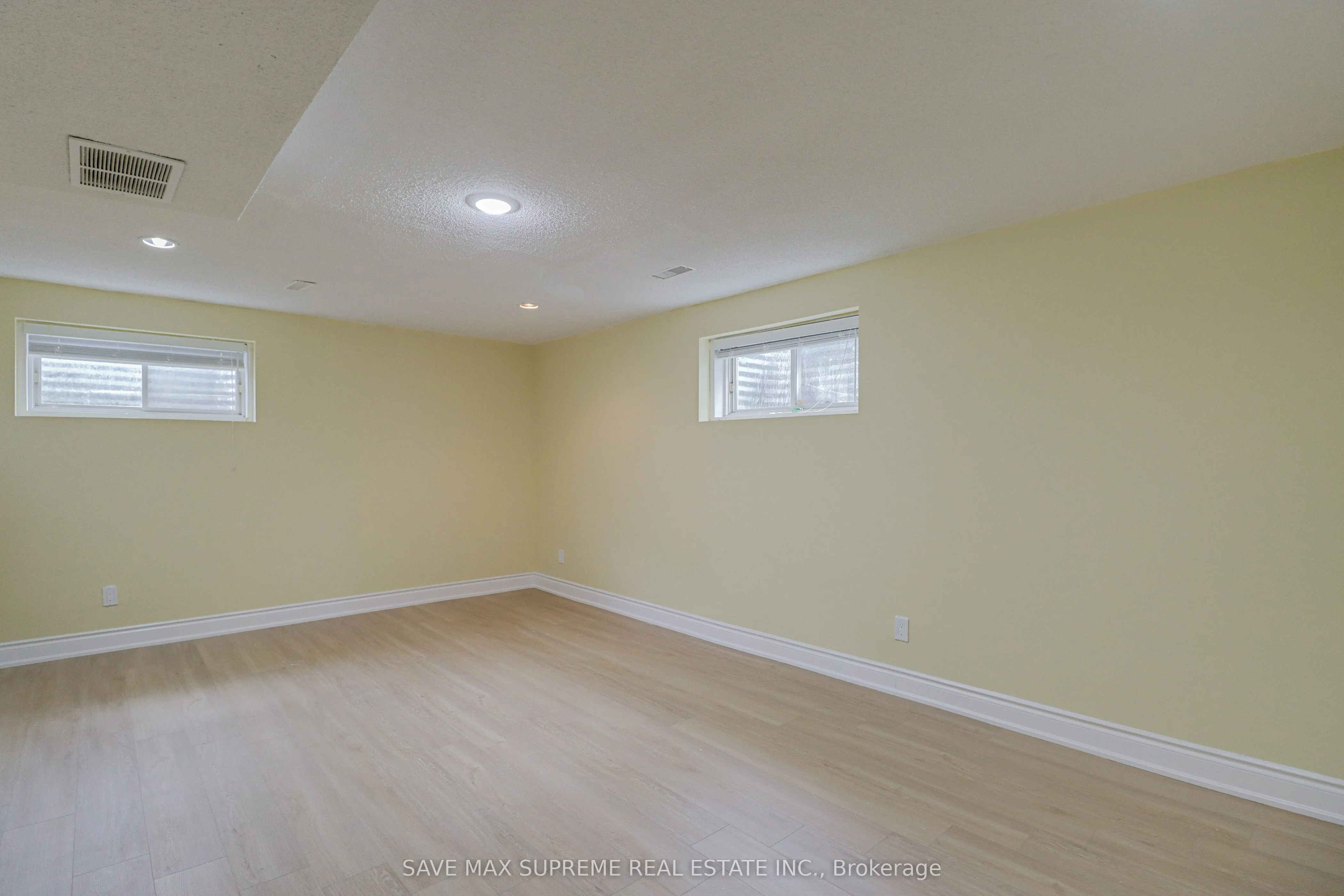 10 CURTISS Court