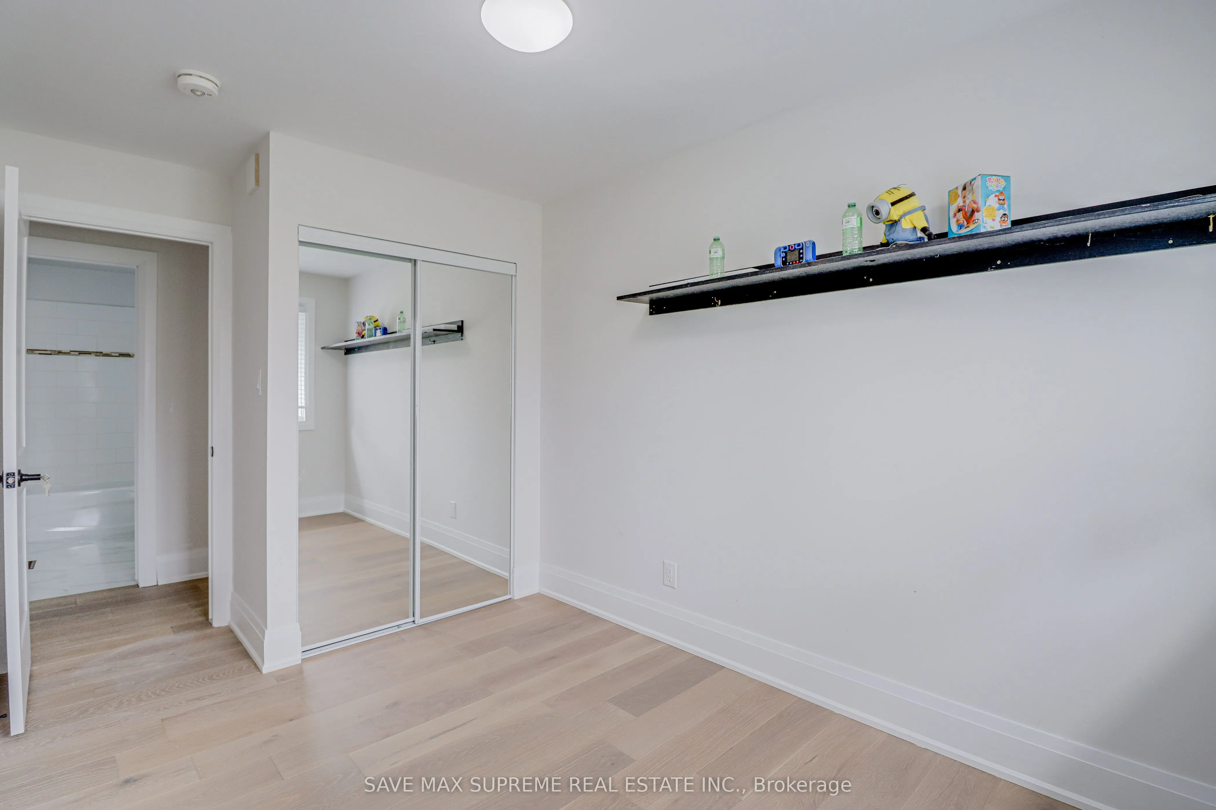 10 CURTISS Court
