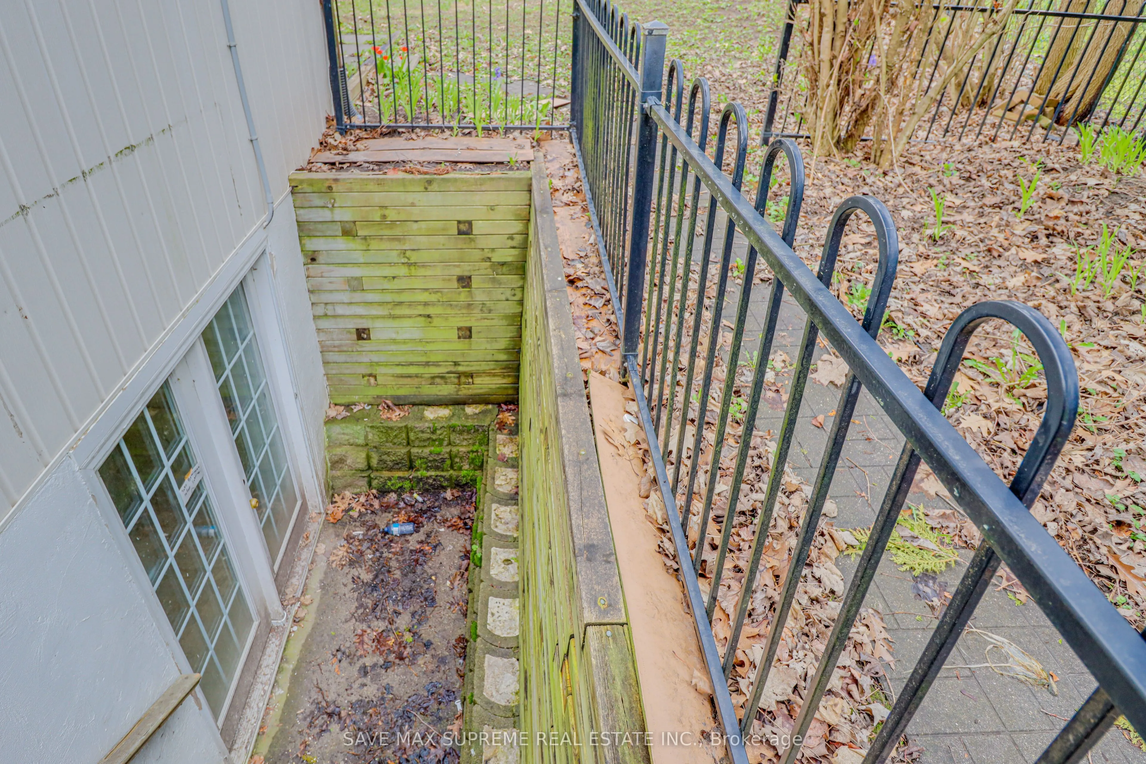10 CURTISS Court