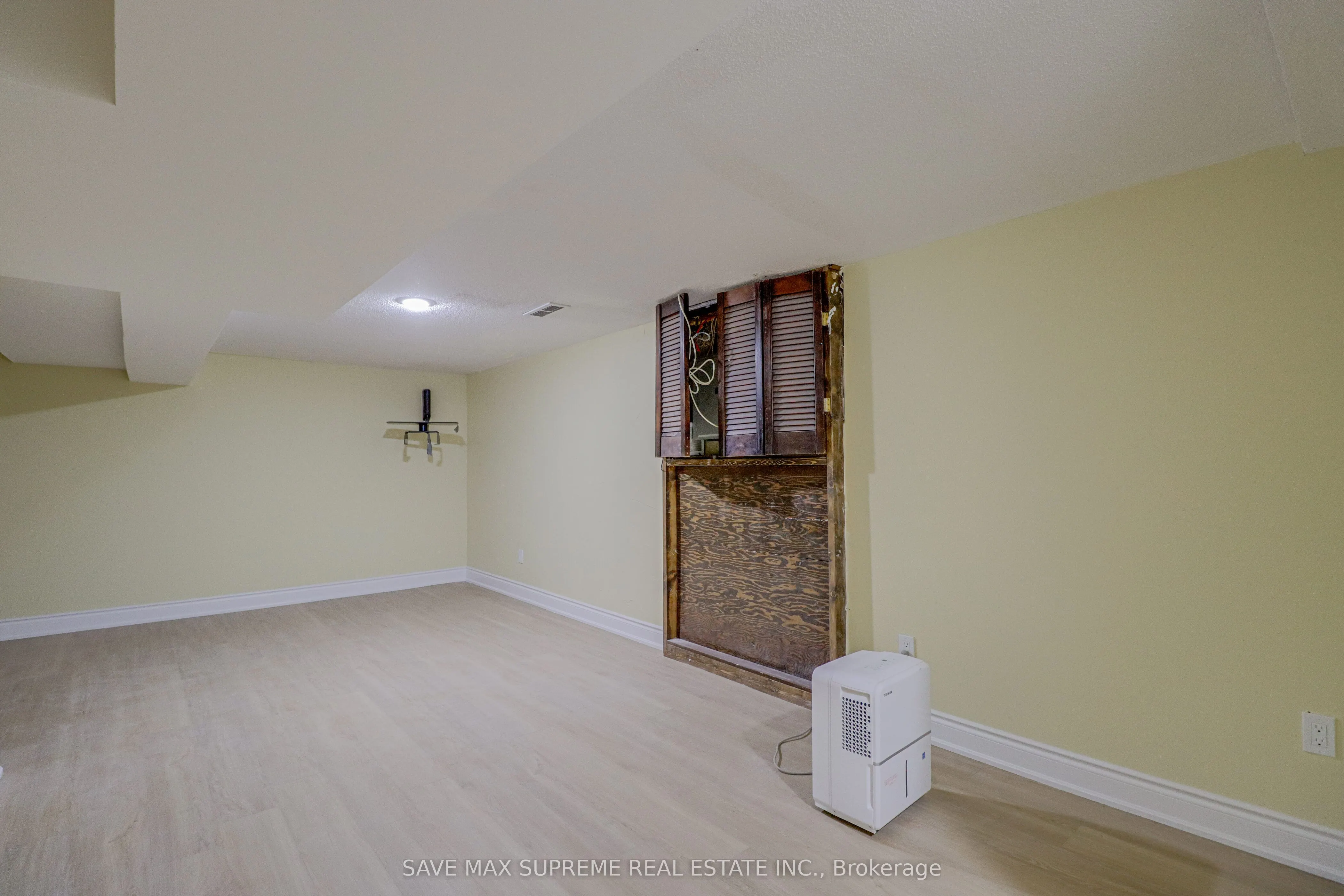 10 CURTISS Court