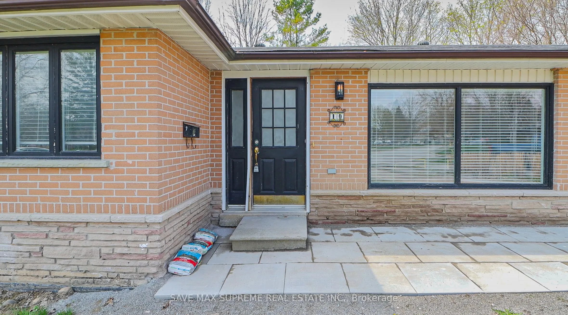 10 CURTISS Court