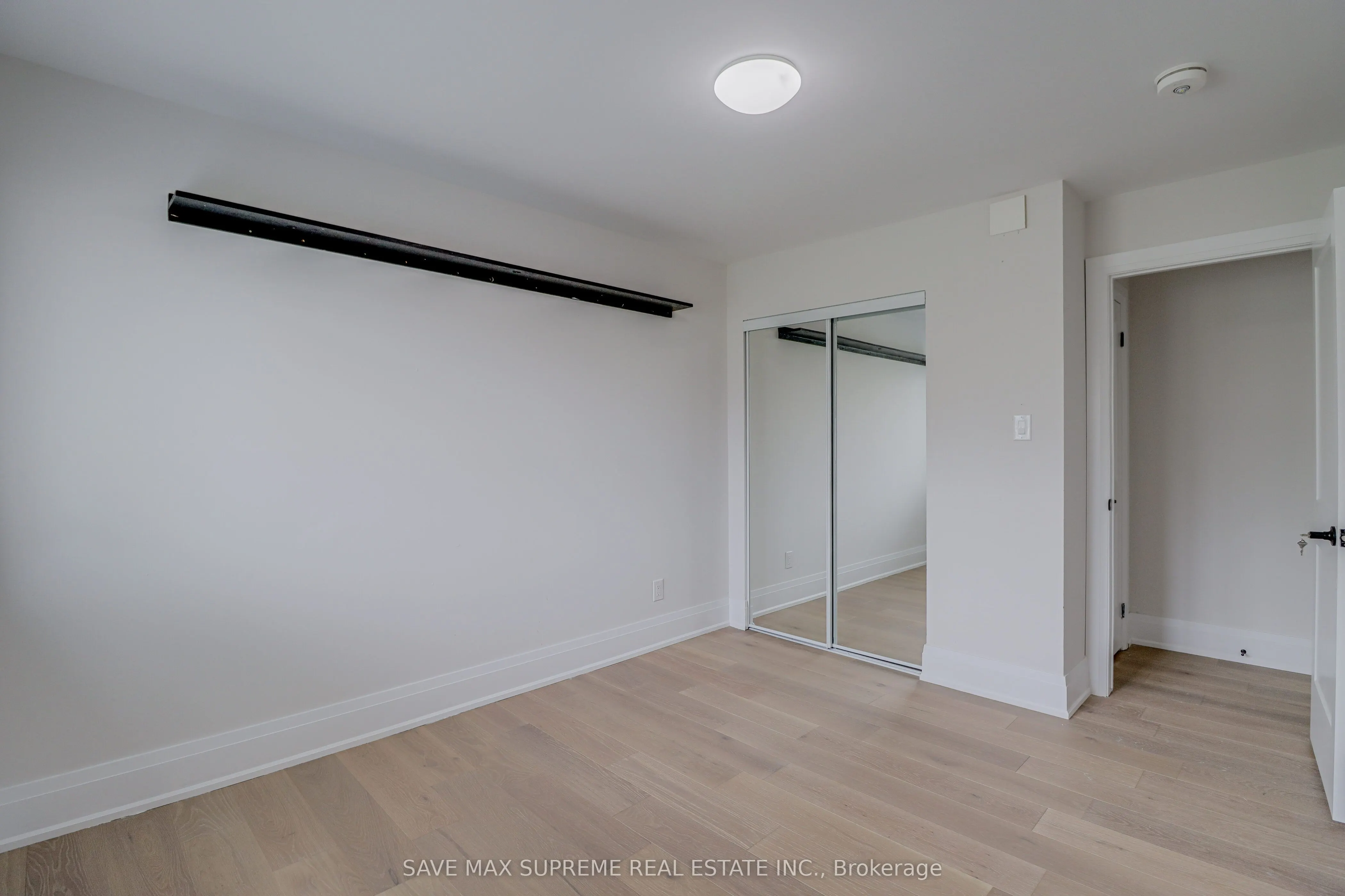 10 CURTISS Court