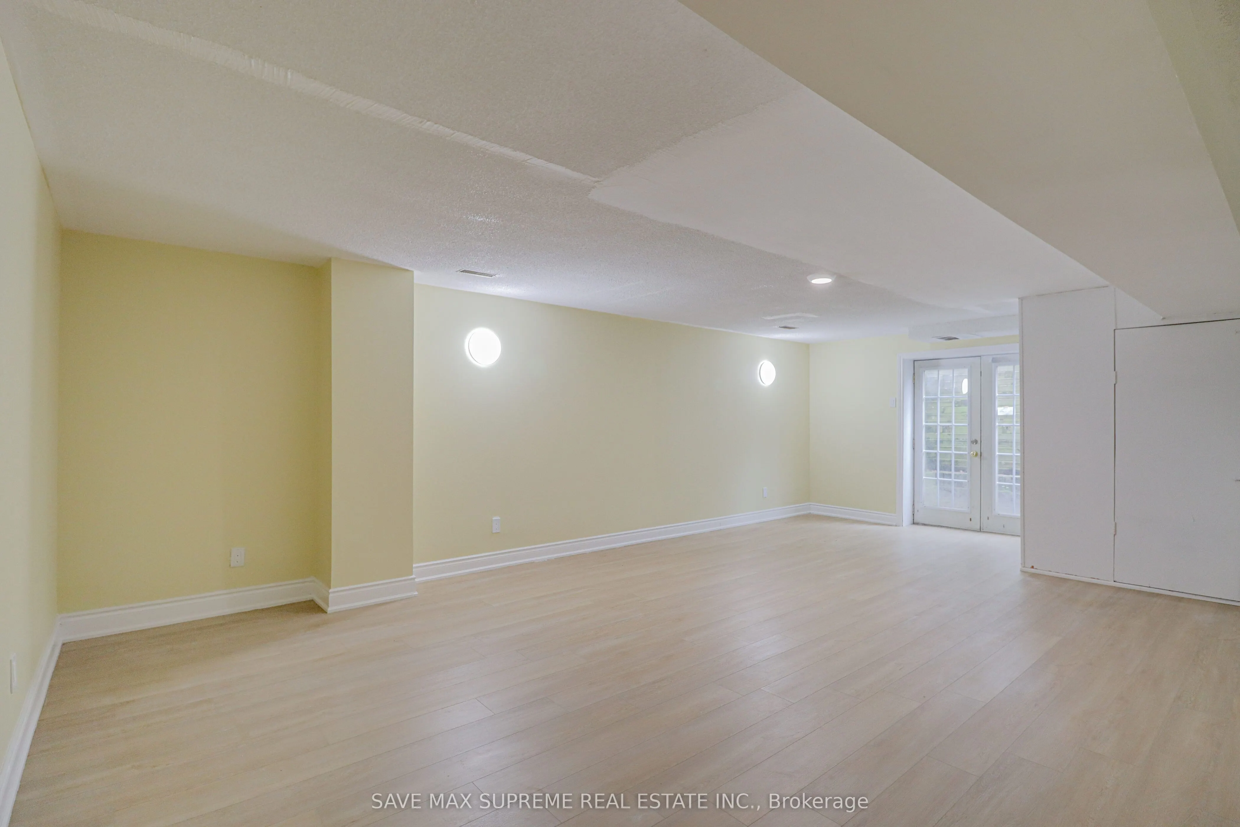 10 CURTISS Court