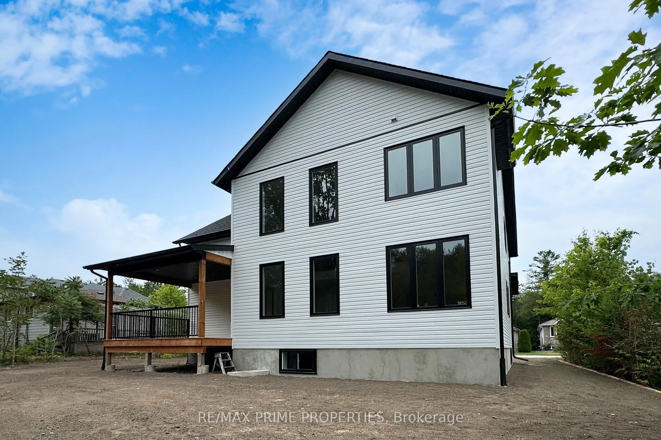 118 Valerie Crescent