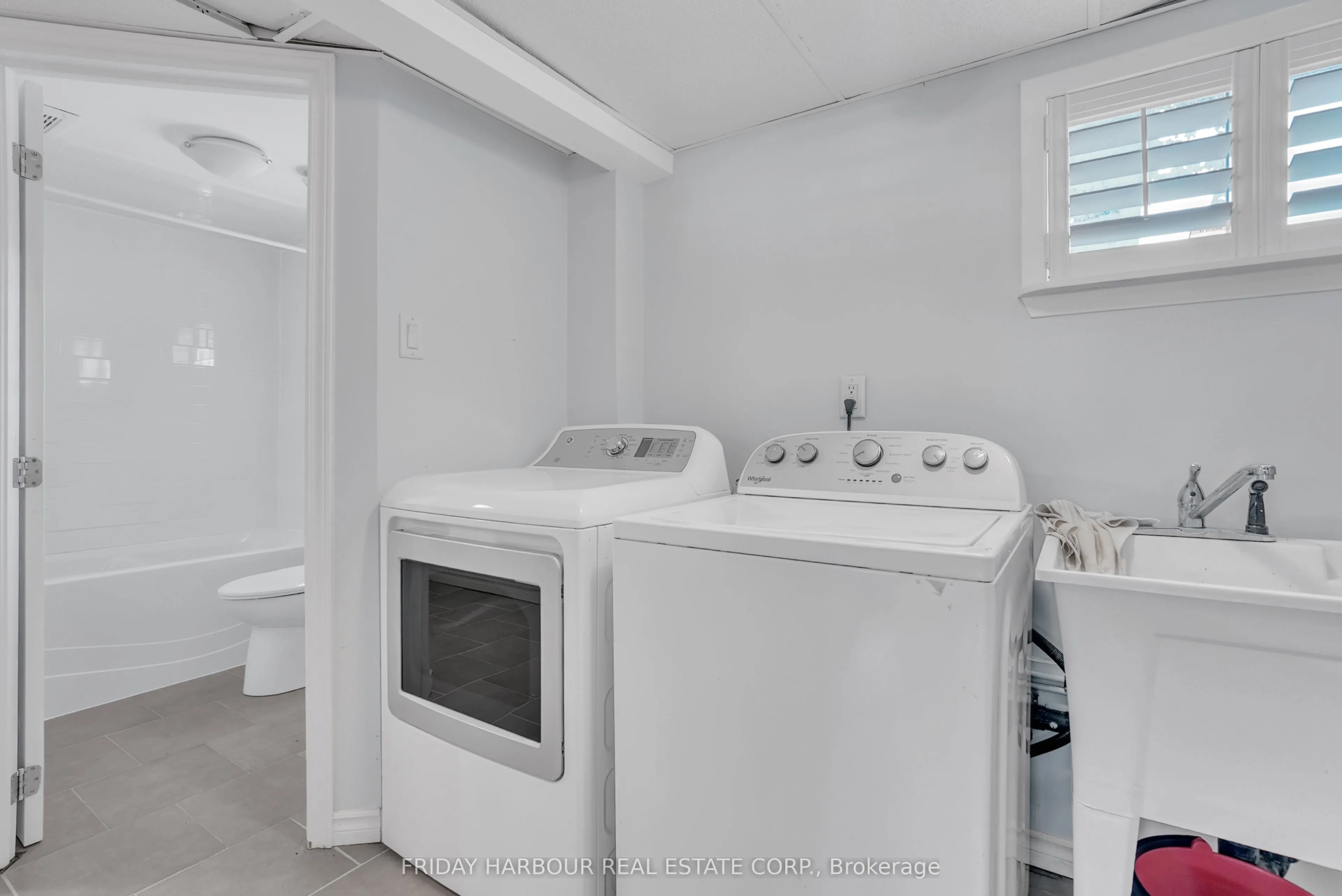 9 MEADOWLAND Avenue