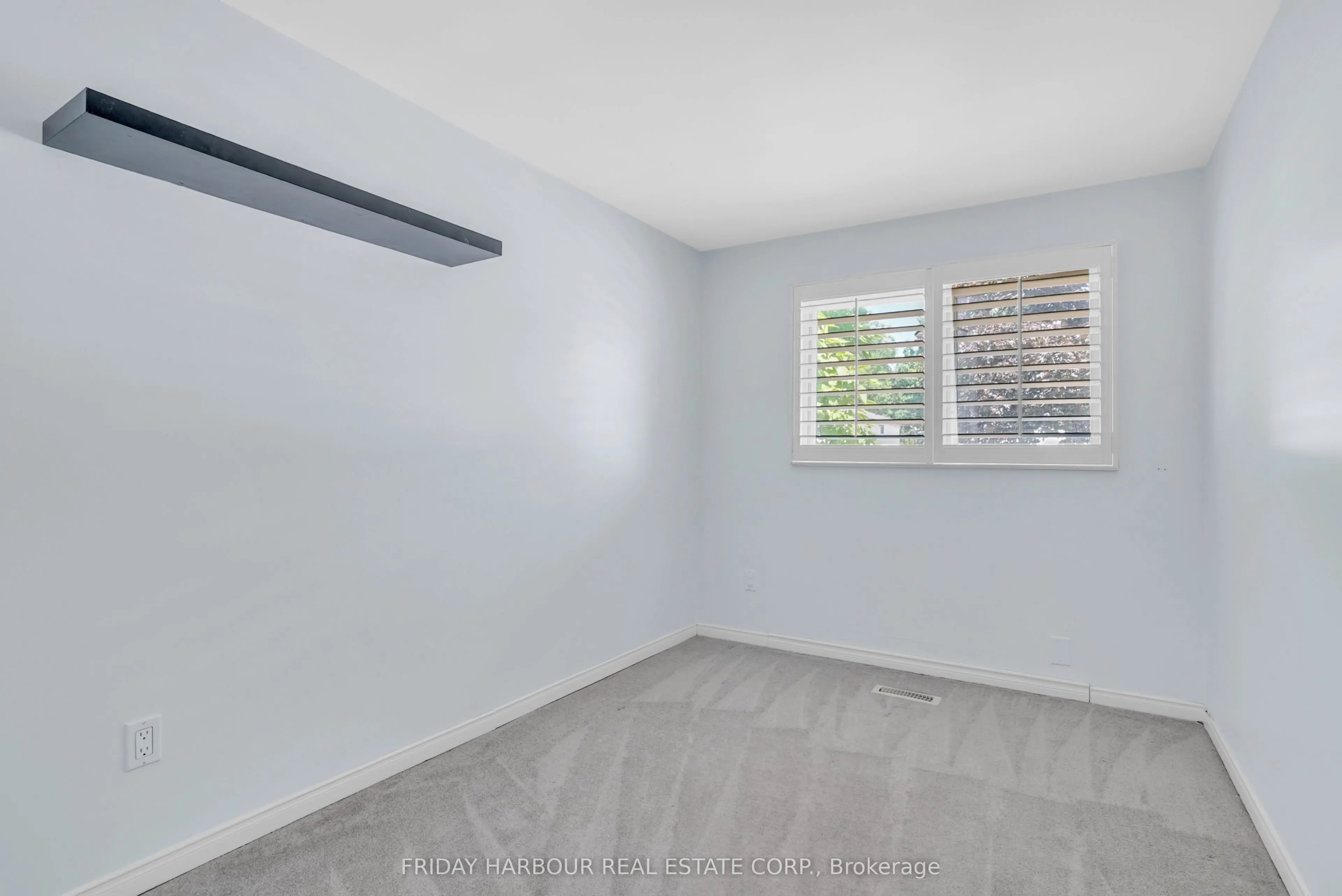 9 MEADOWLAND Avenue