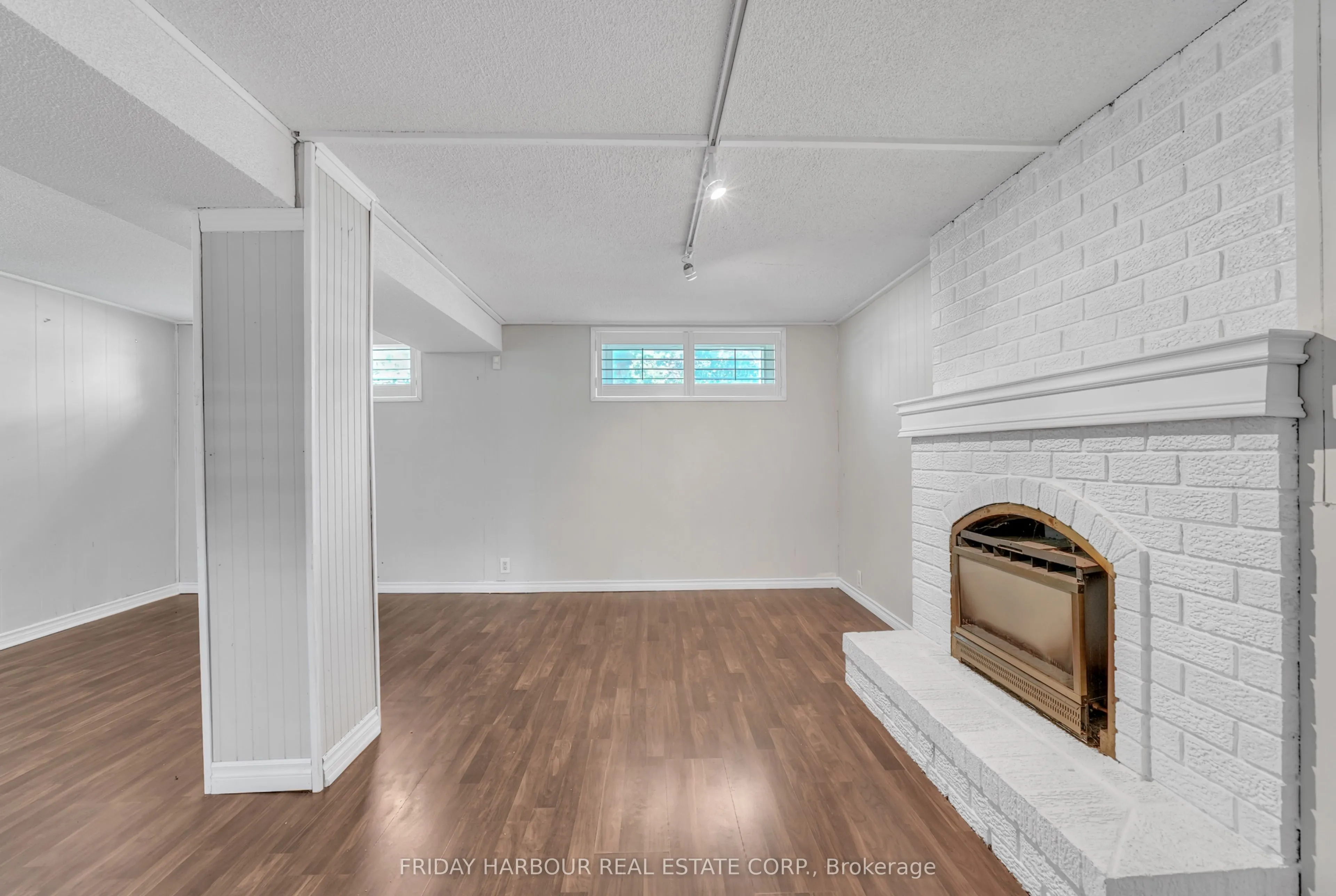 9 MEADOWLAND Avenue