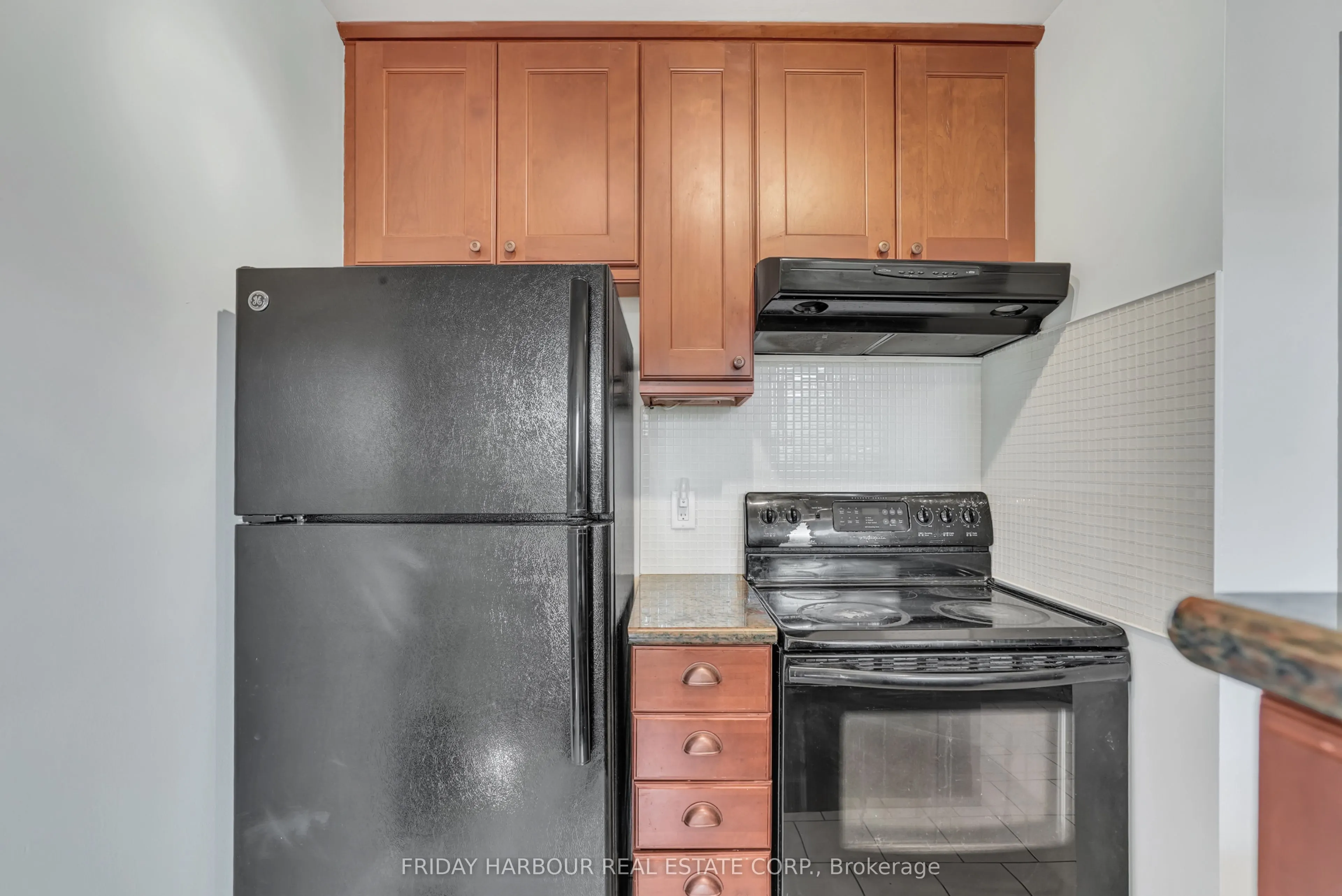 9 MEADOWLAND Avenue