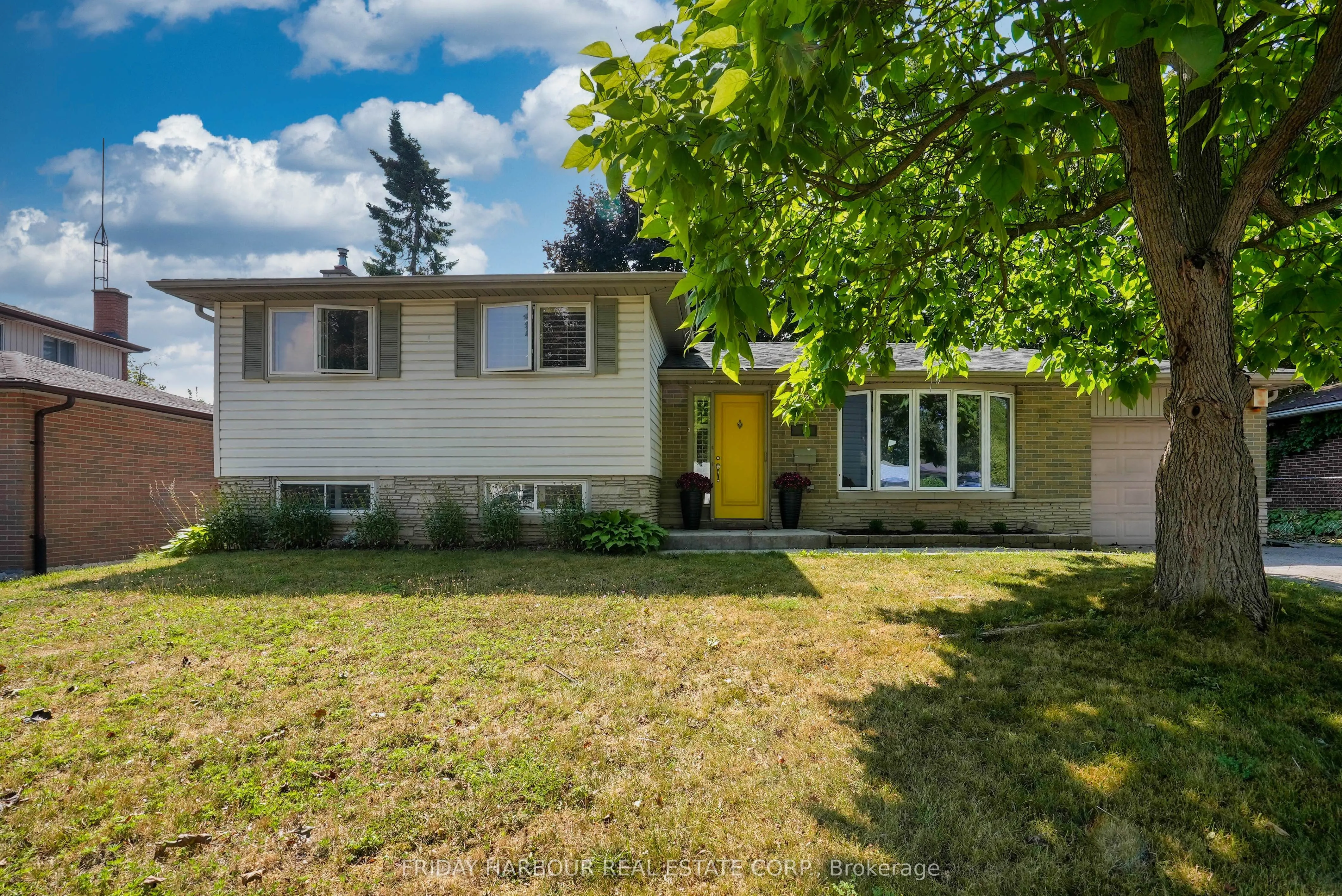 9 MEADOWLAND Avenue