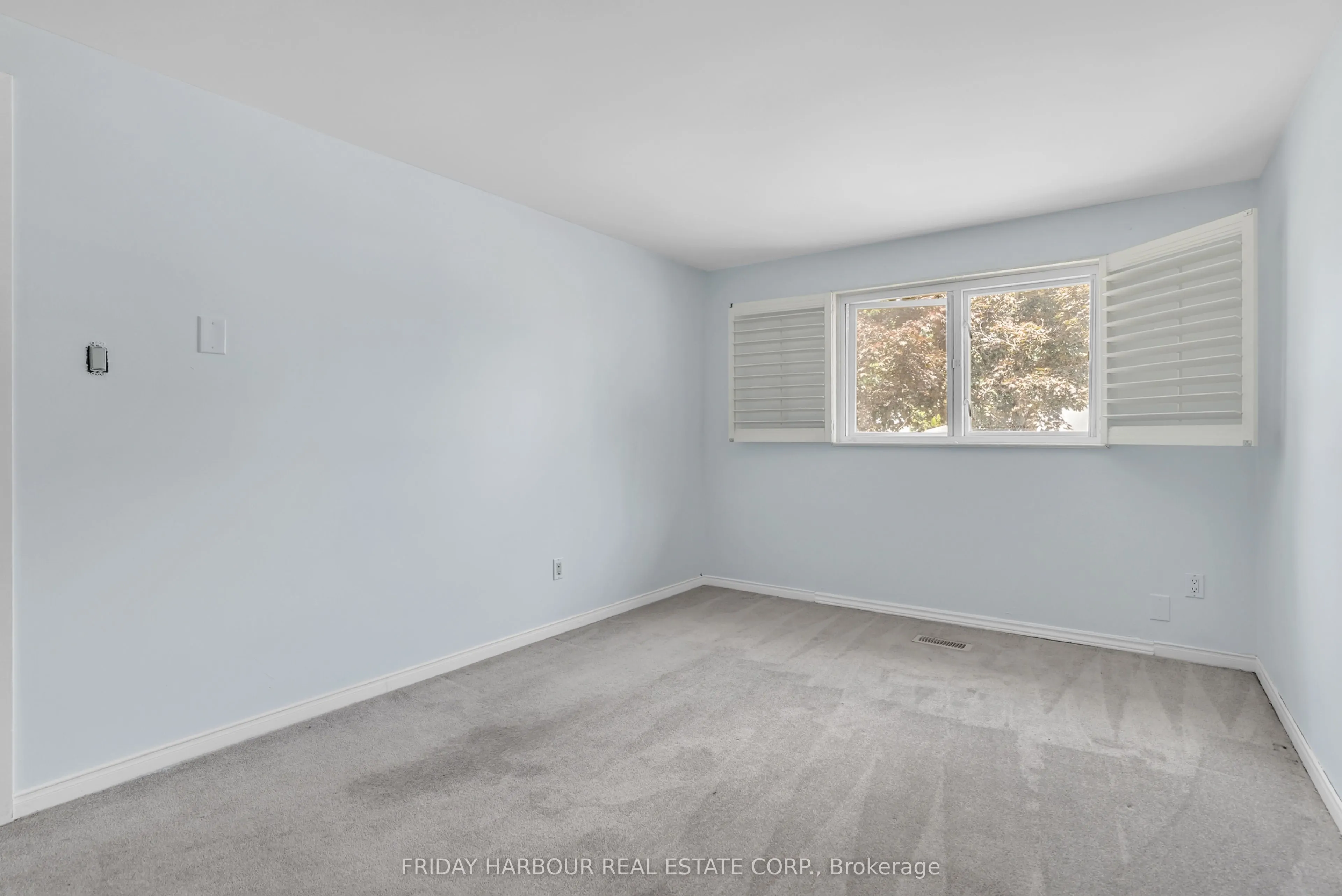 9 MEADOWLAND Avenue