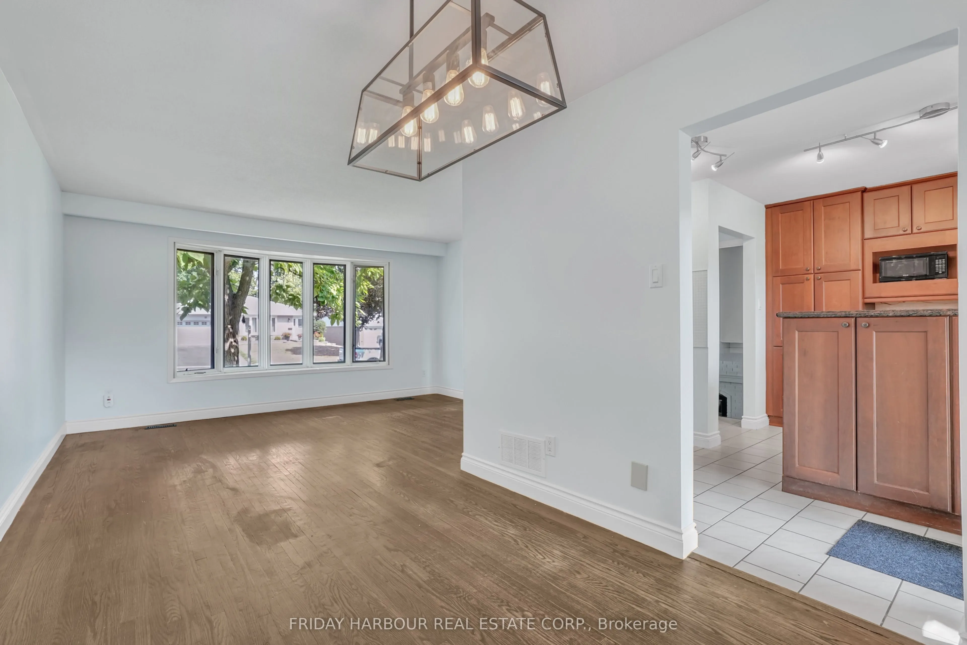 9 MEADOWLAND Avenue