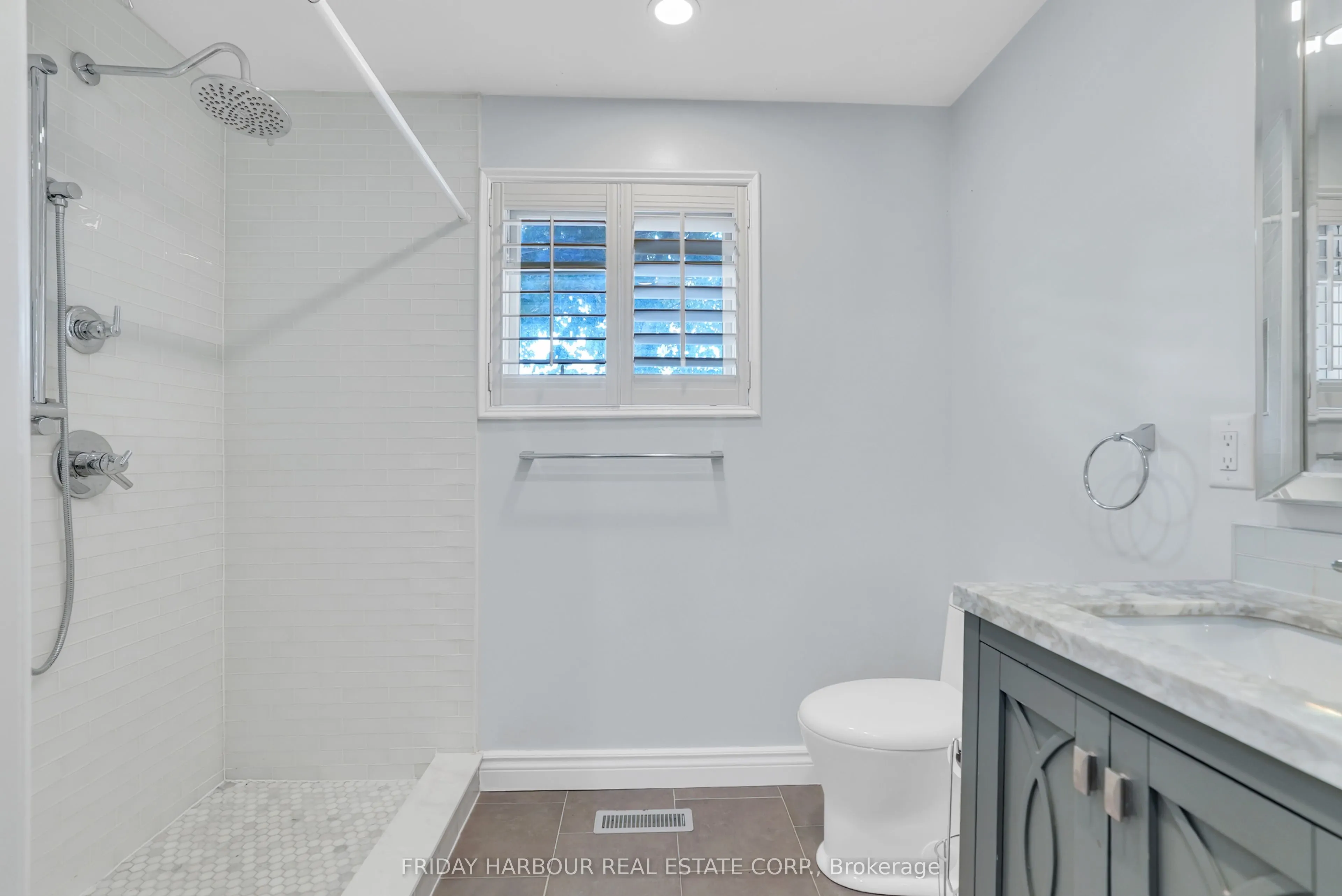 9 MEADOWLAND Avenue