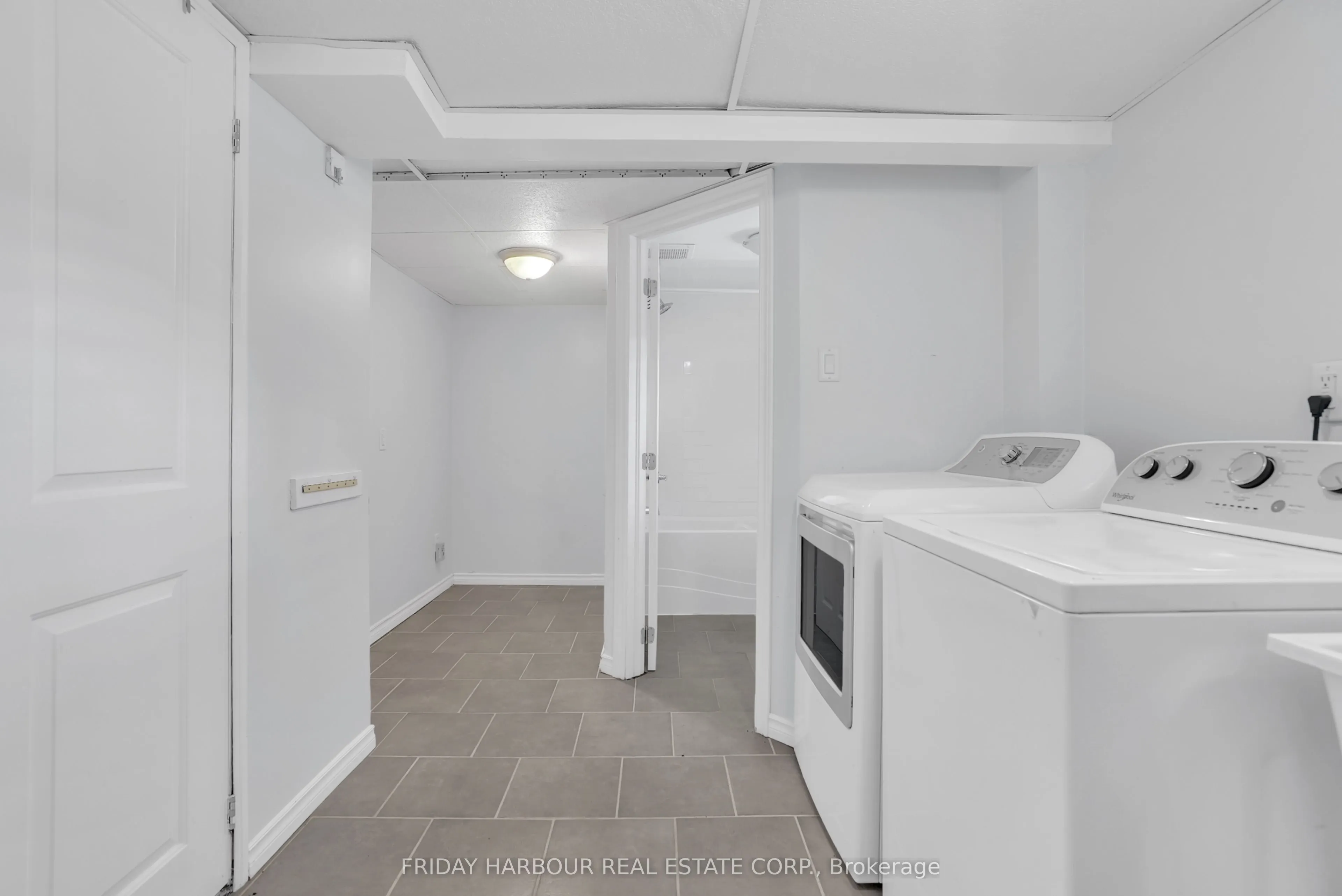 9 MEADOWLAND Avenue