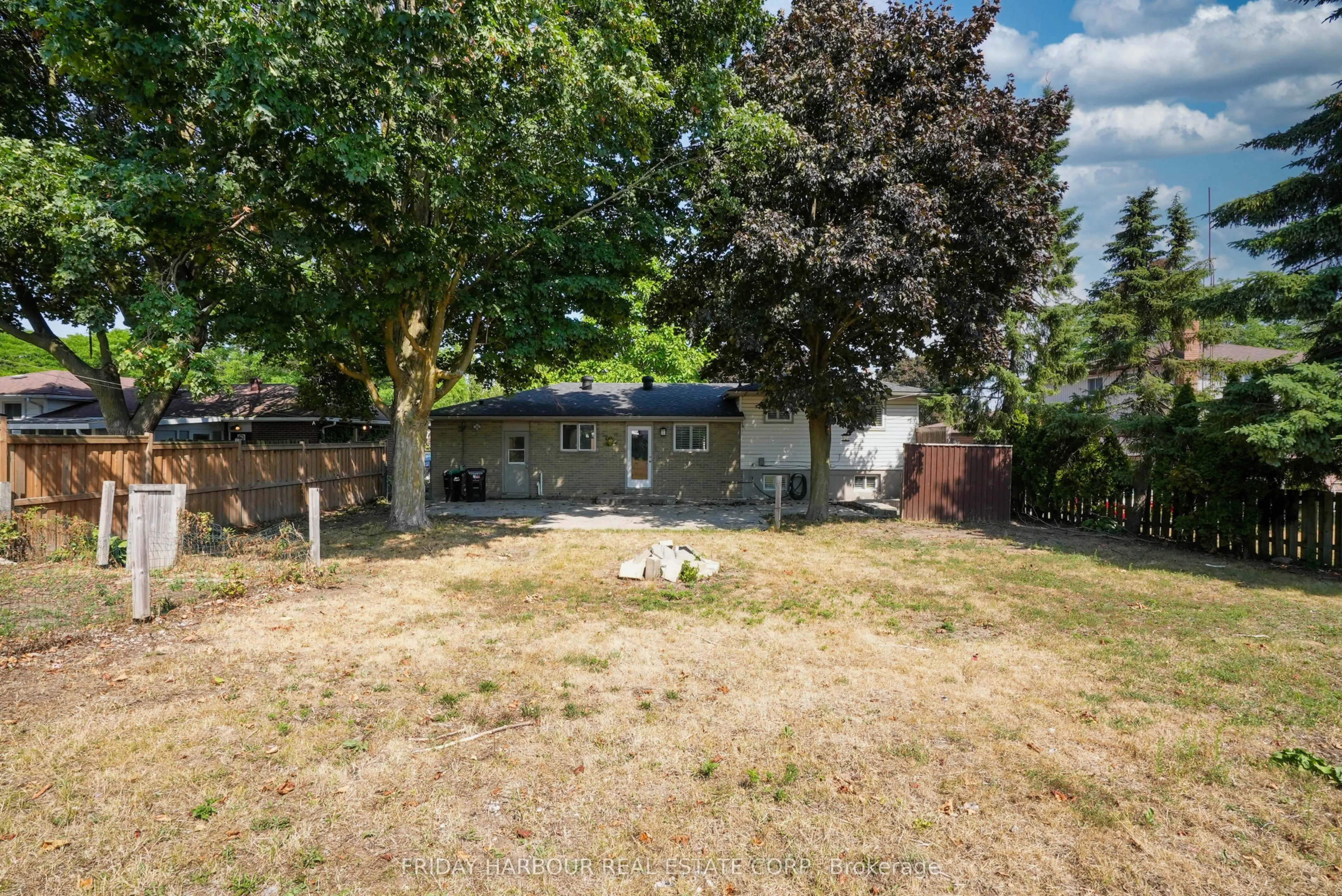 9 MEADOWLAND Avenue