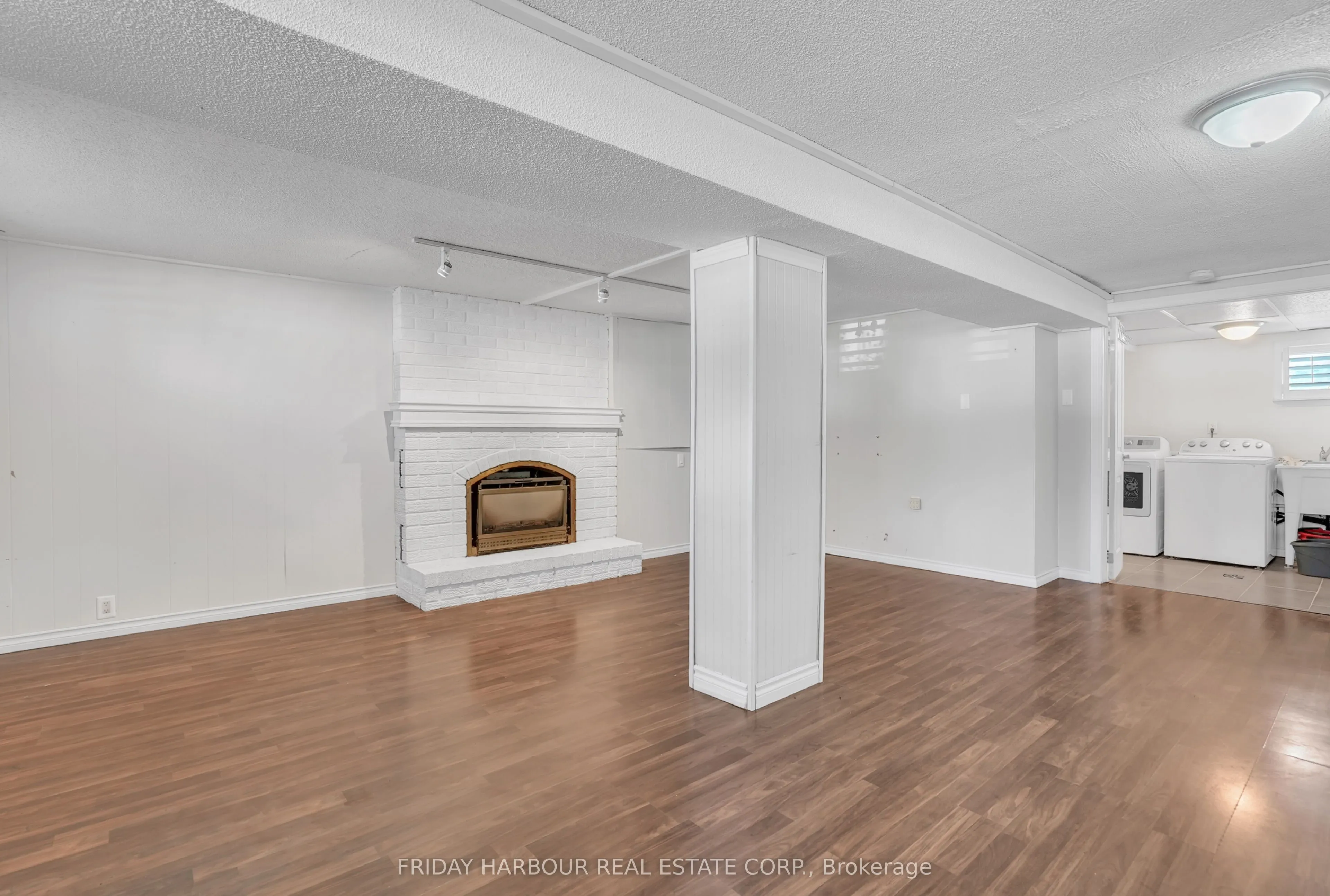 9 MEADOWLAND Avenue