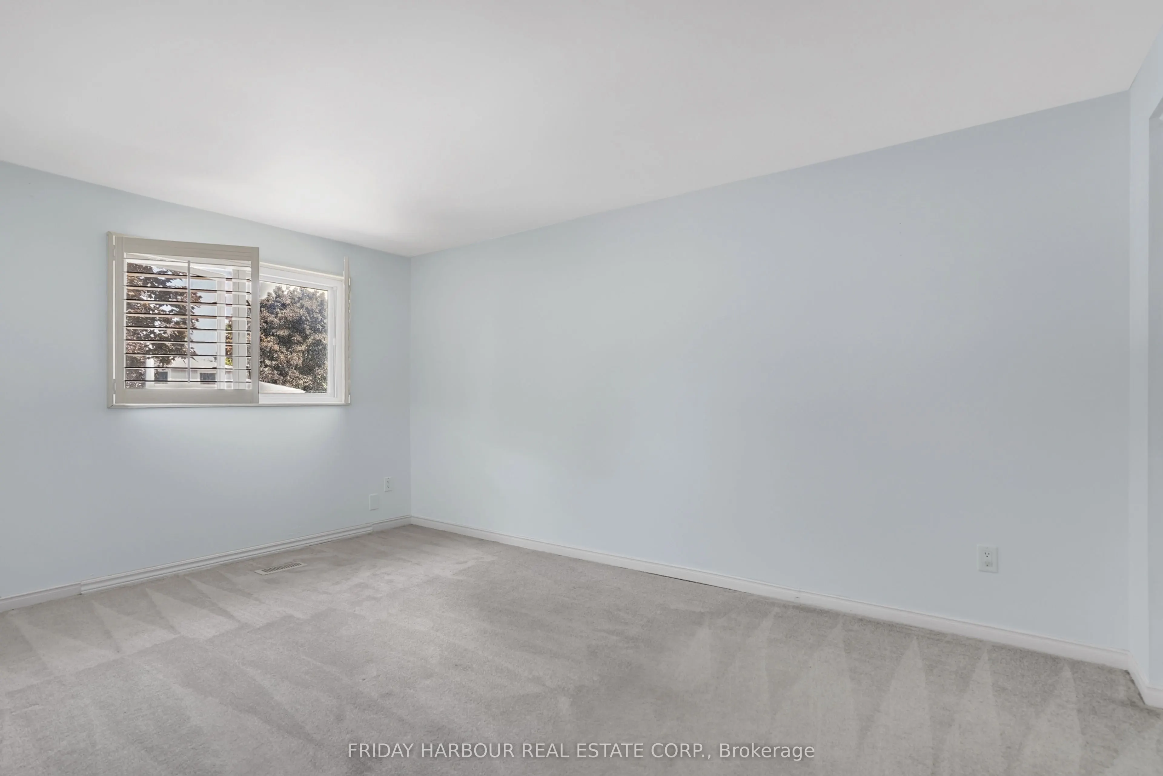 9 MEADOWLAND Avenue