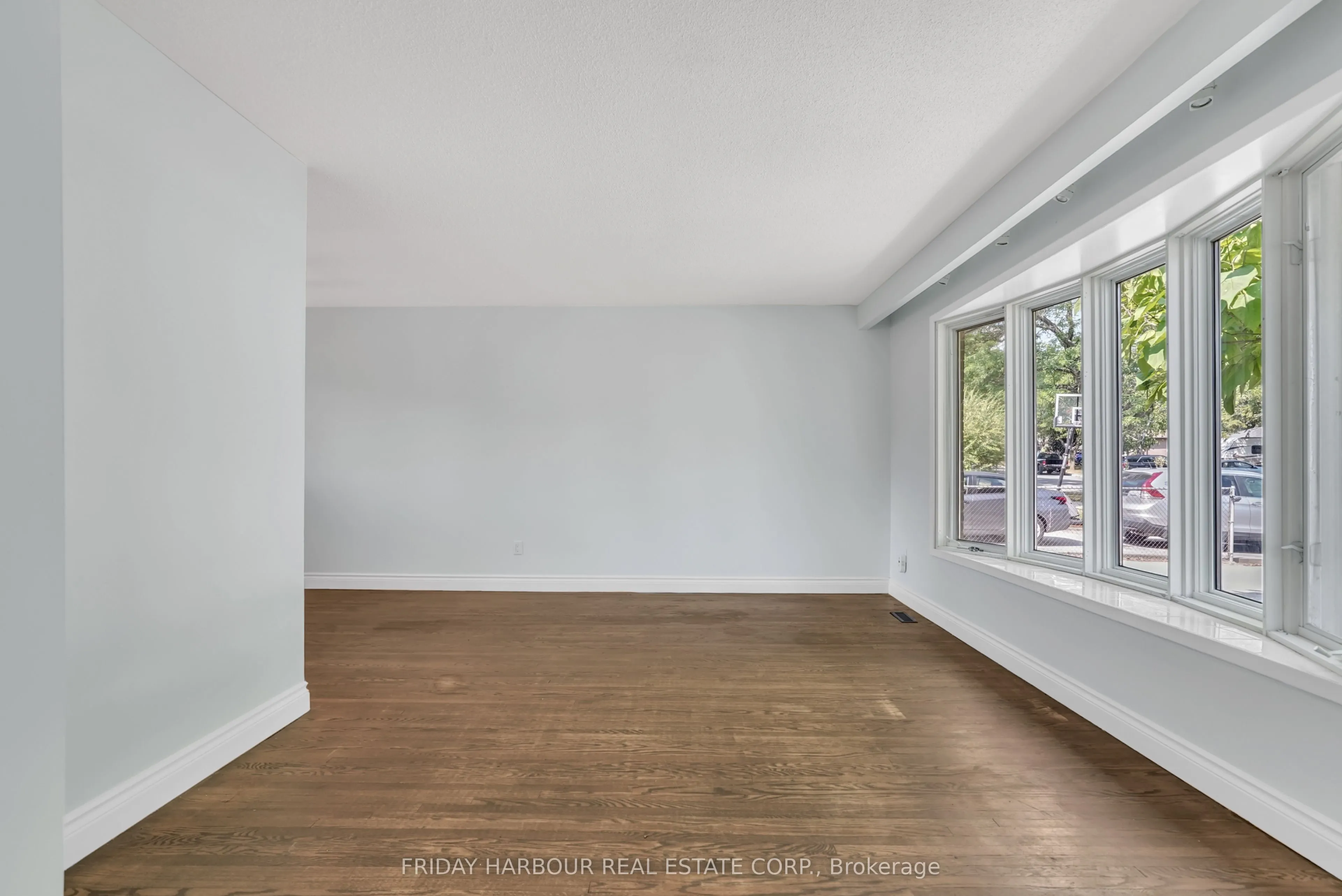 9 MEADOWLAND Avenue