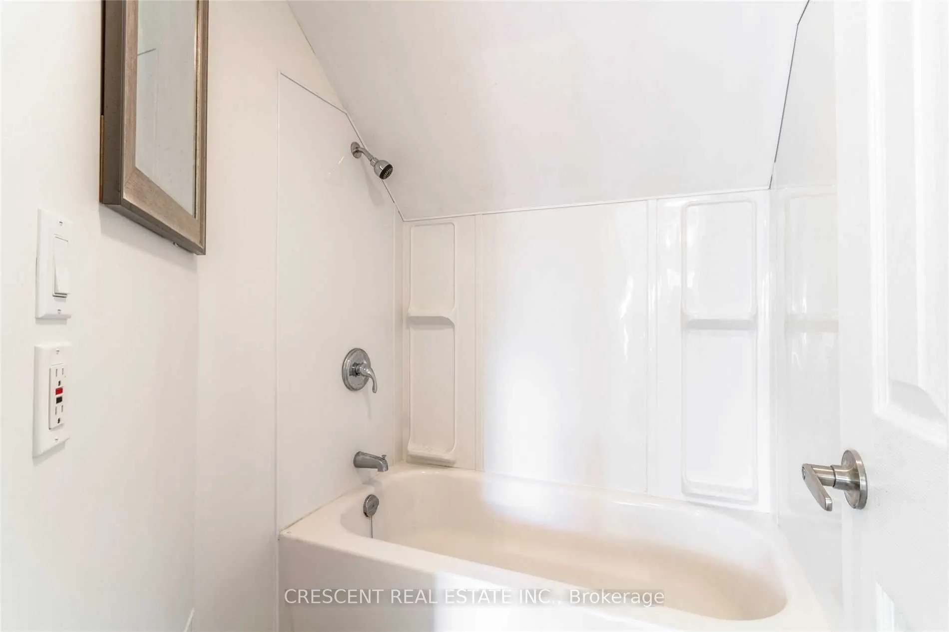 261 Barrie Road, #Main