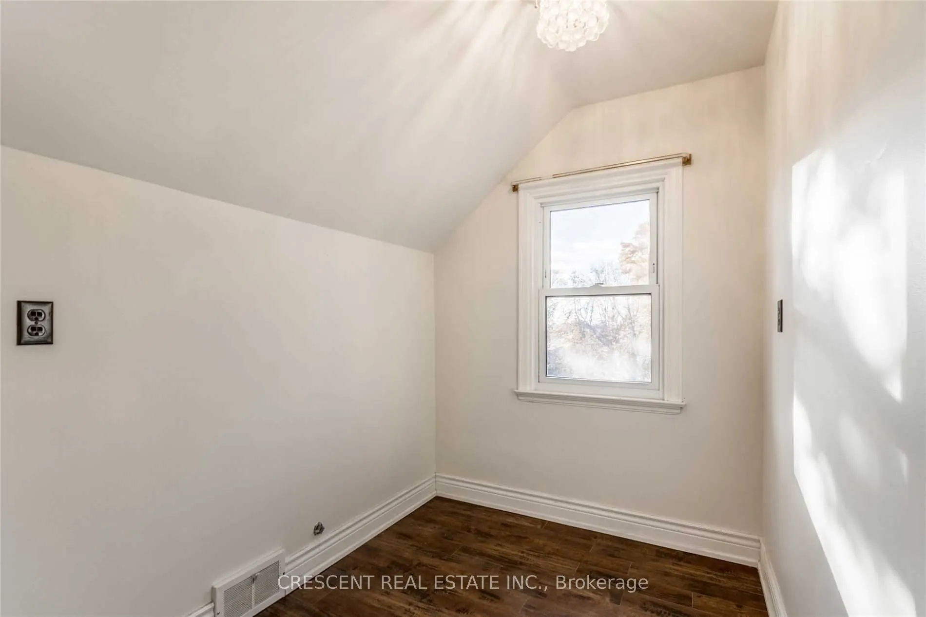 261 Barrie Road, #Main