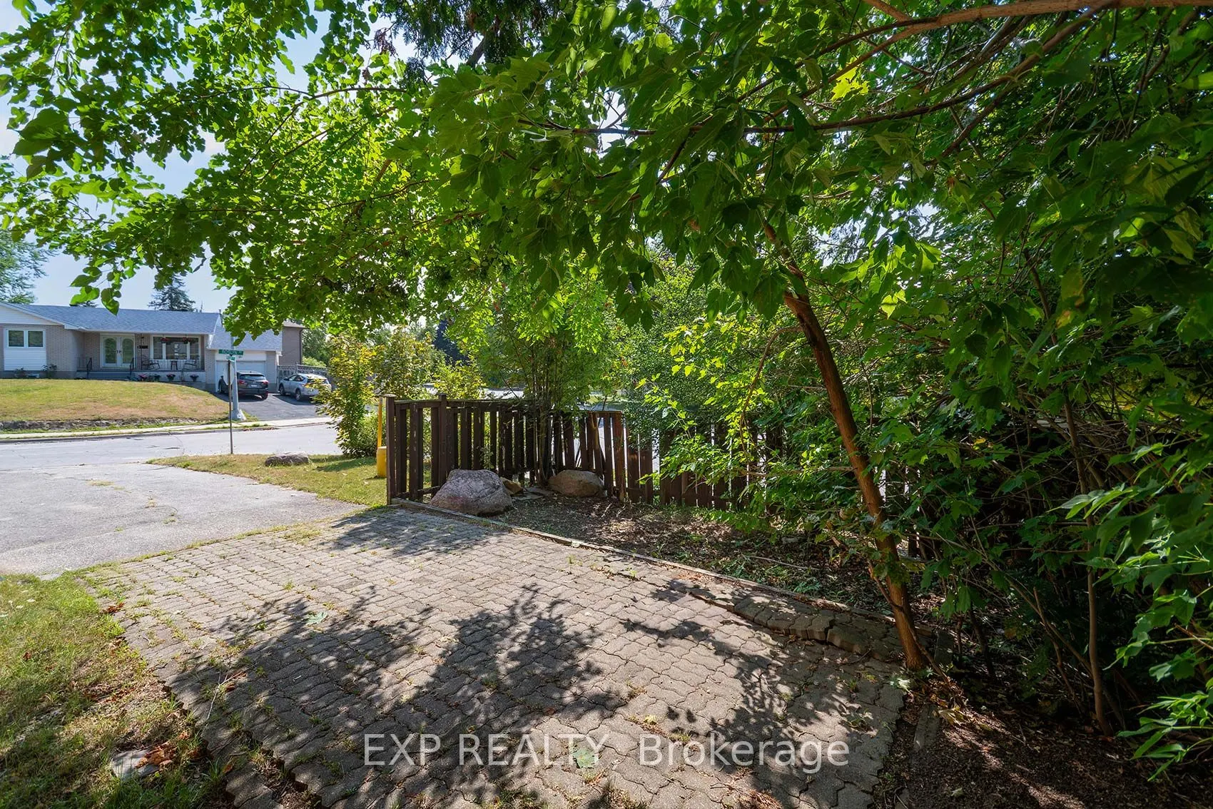 2 Roslyn Road