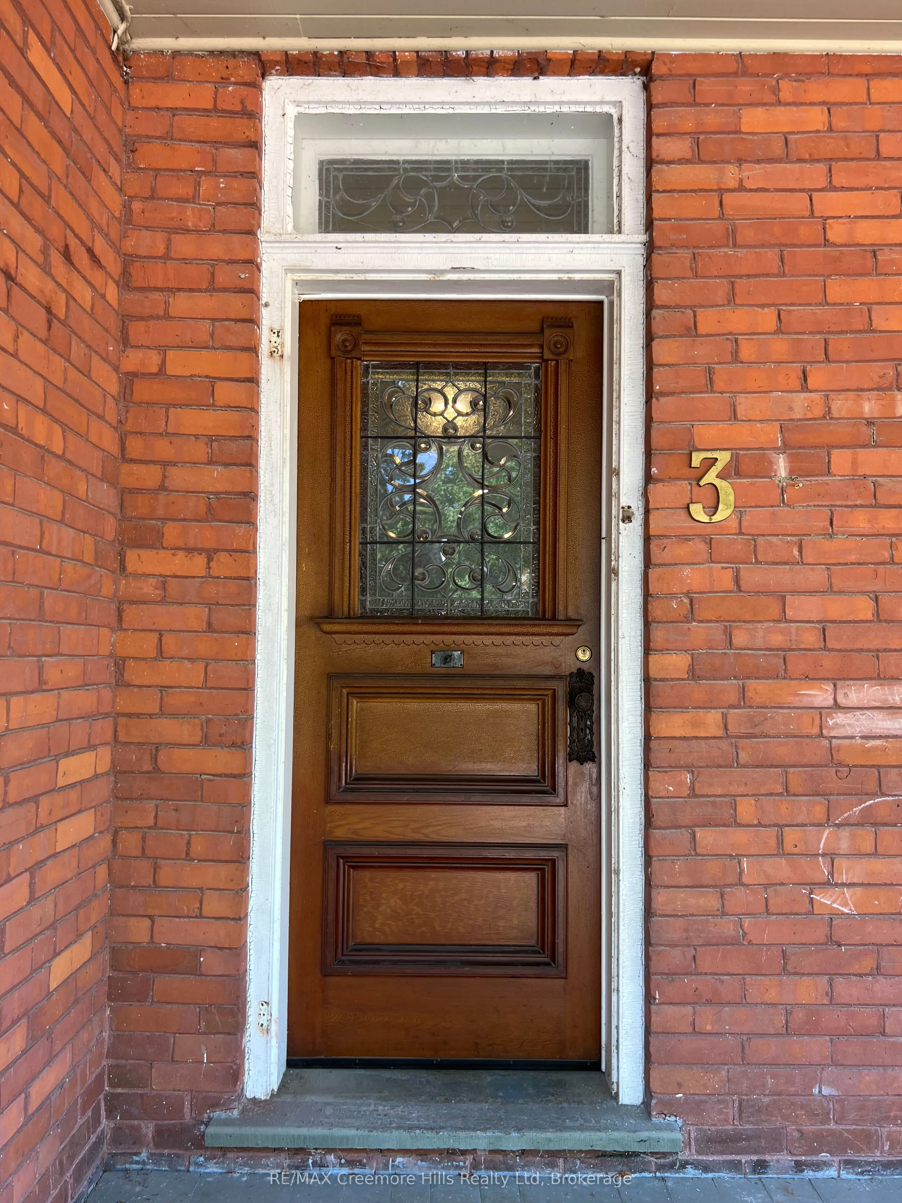 3 Wellington Street E