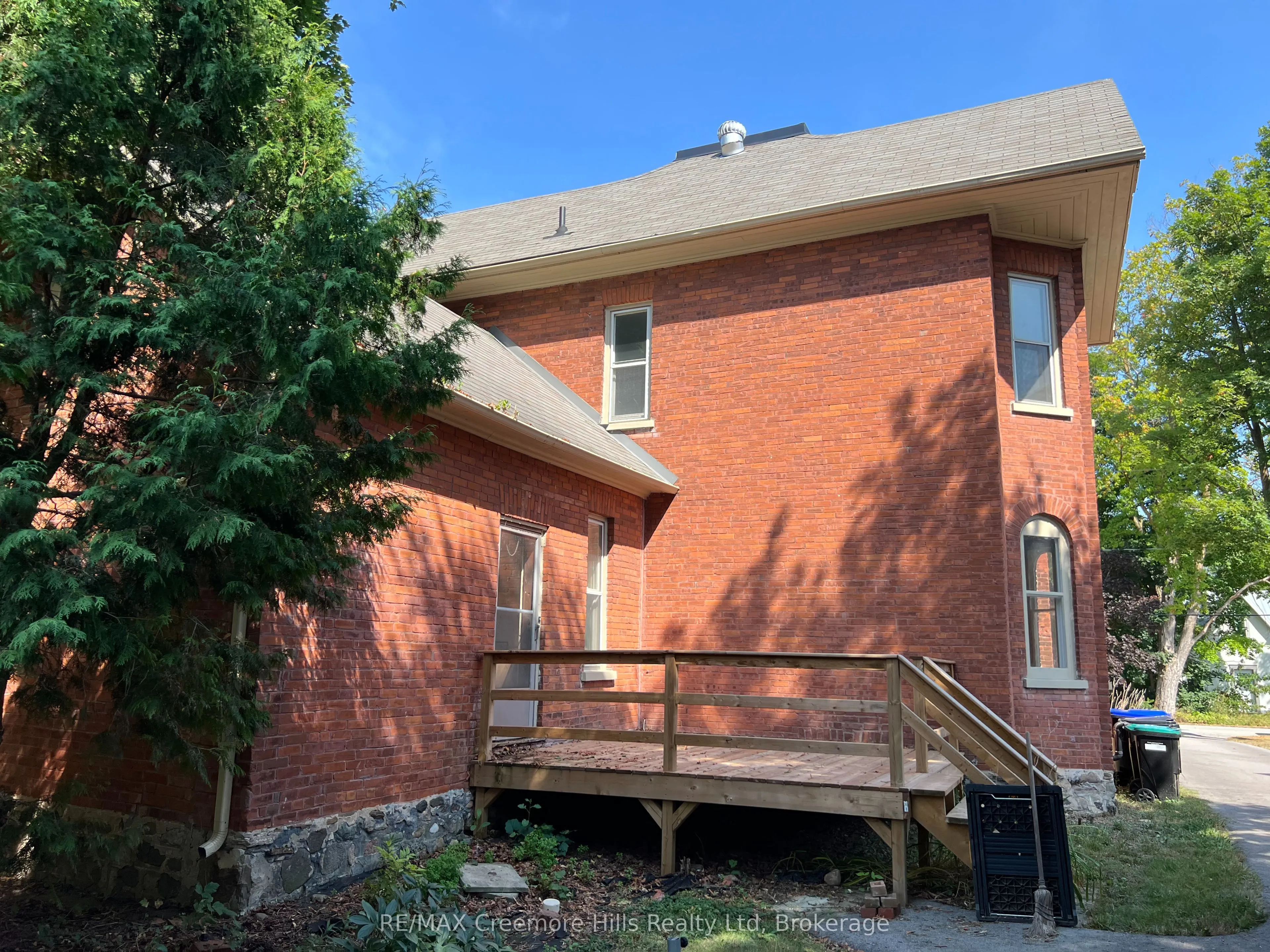 3 Wellington Street E