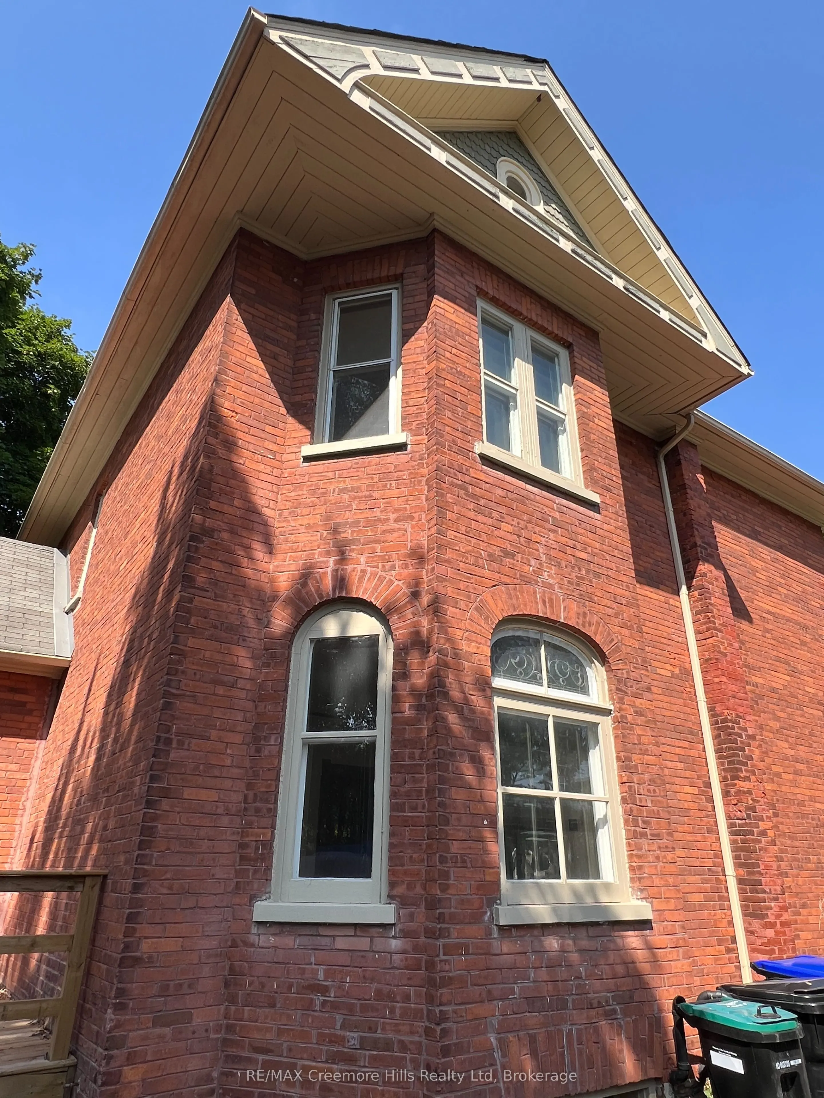 3 Wellington Street E