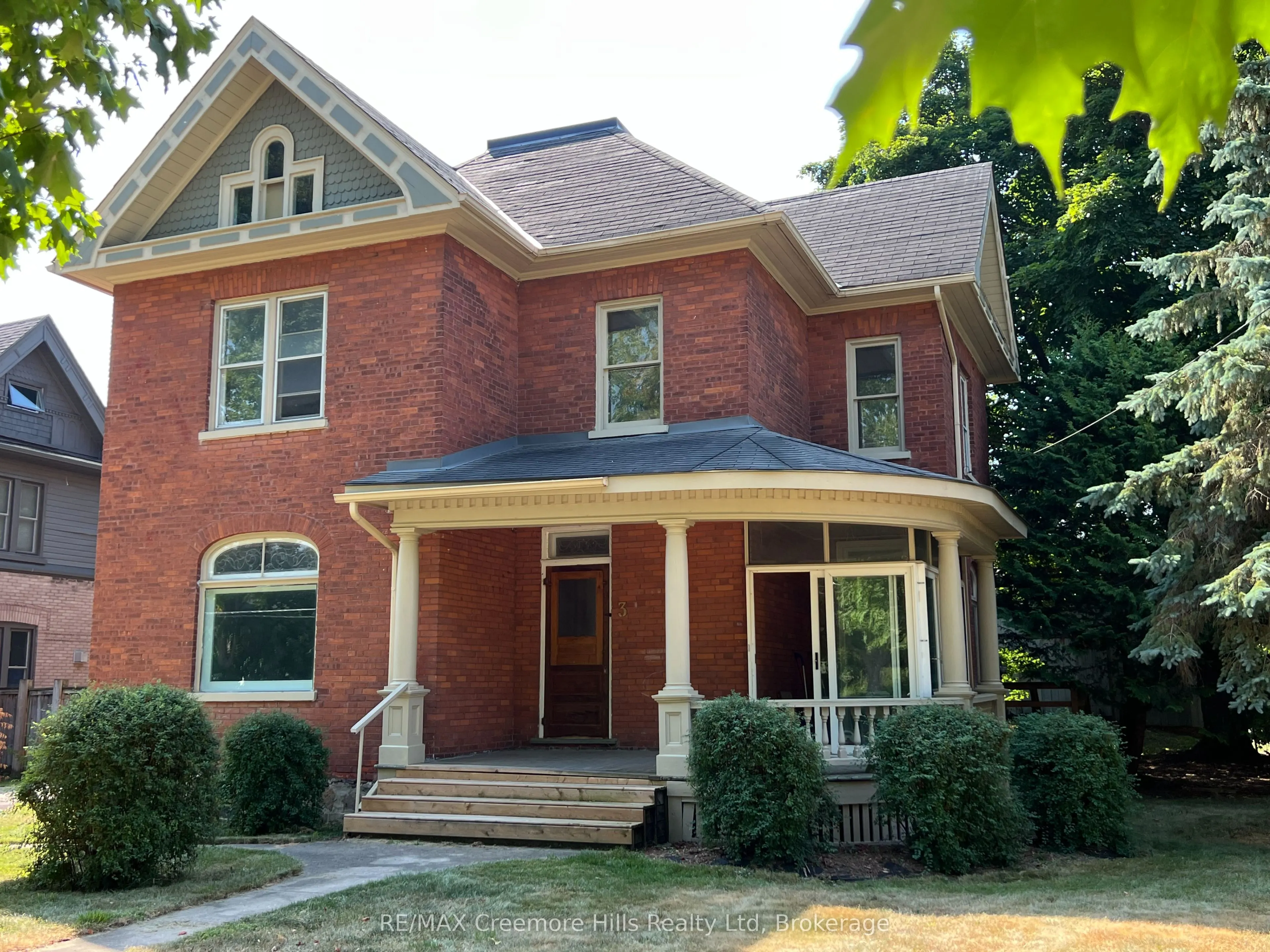 3 Wellington Street E