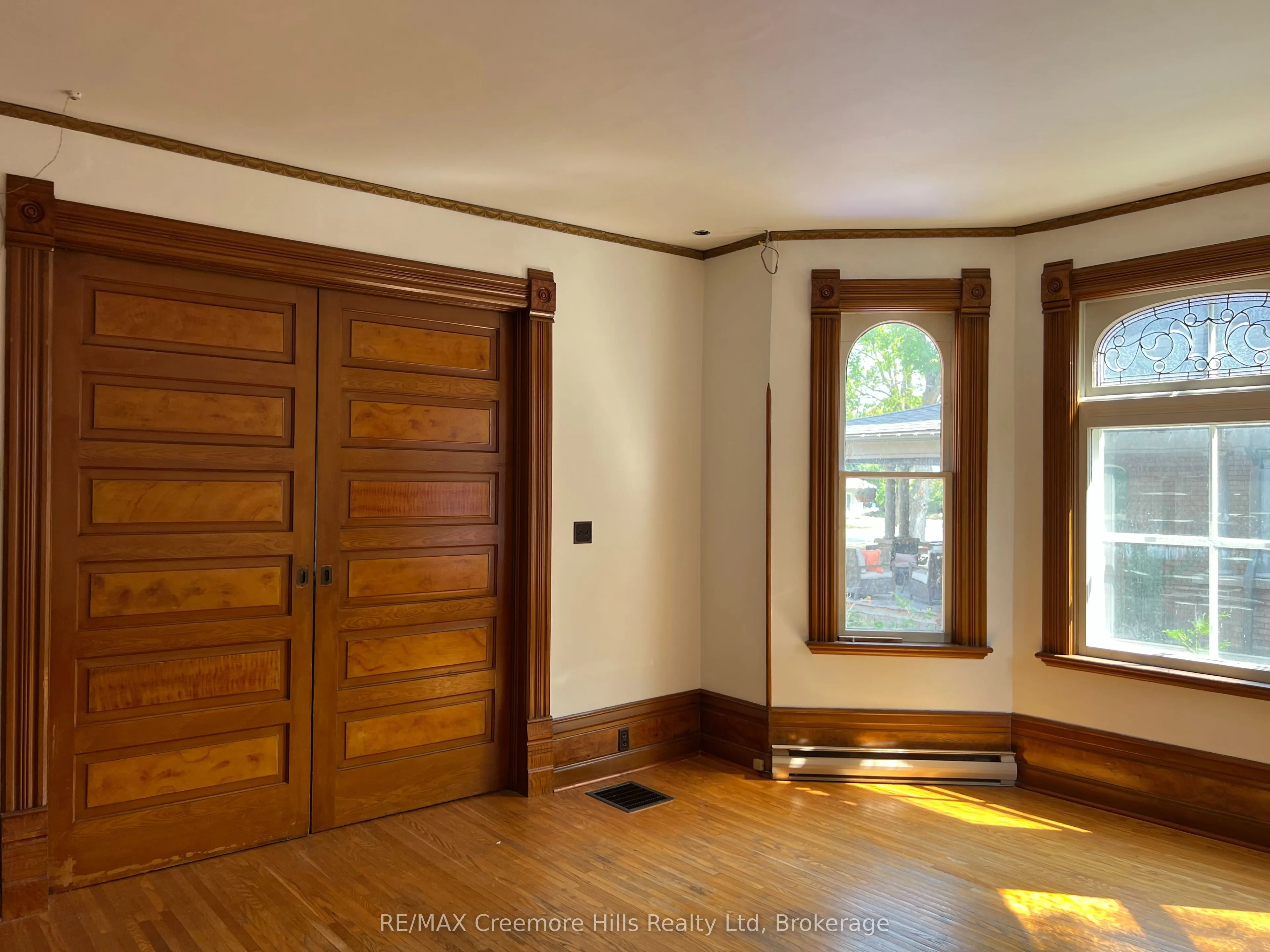 3 Wellington Street E