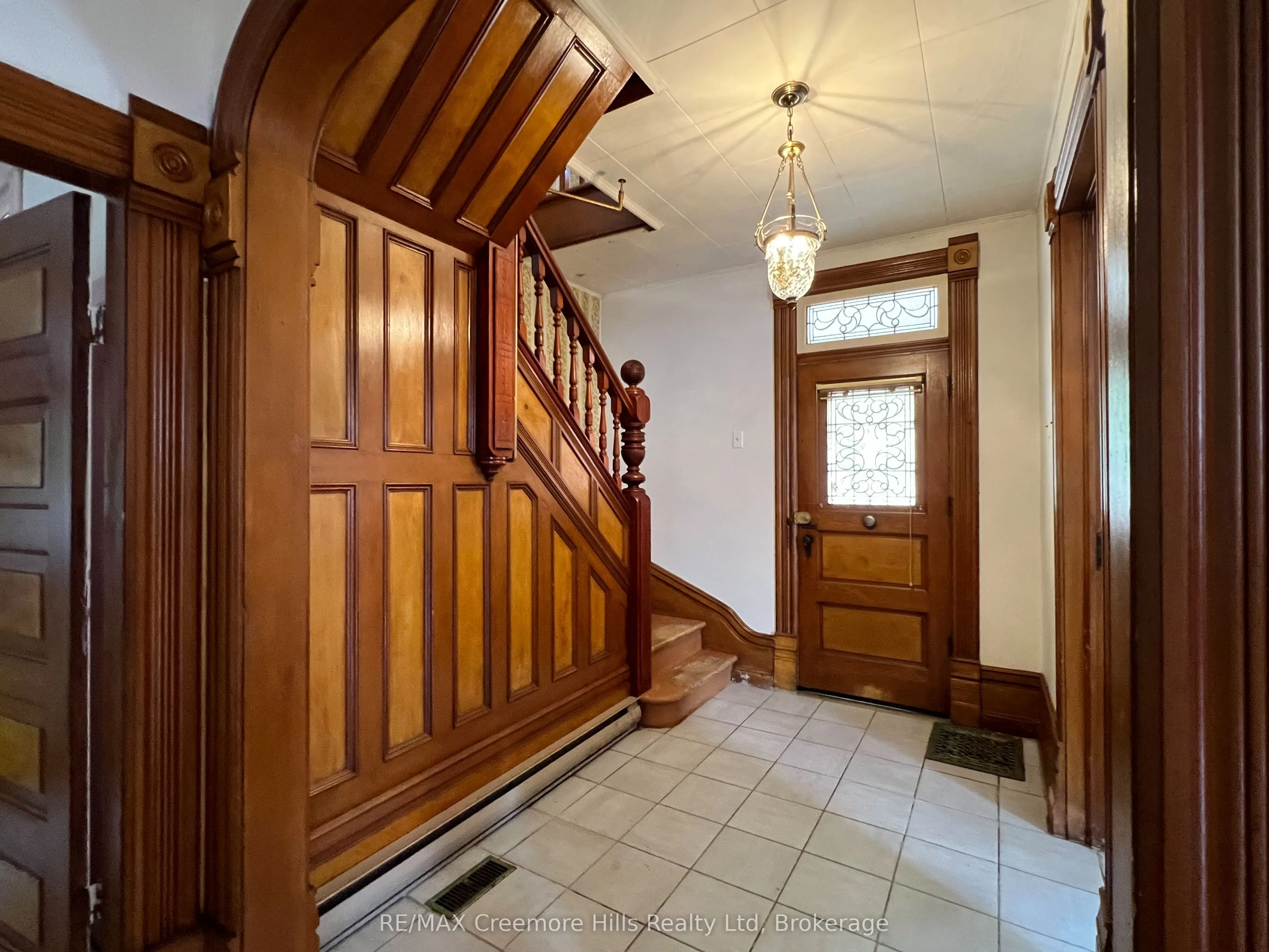 3 Wellington Street E