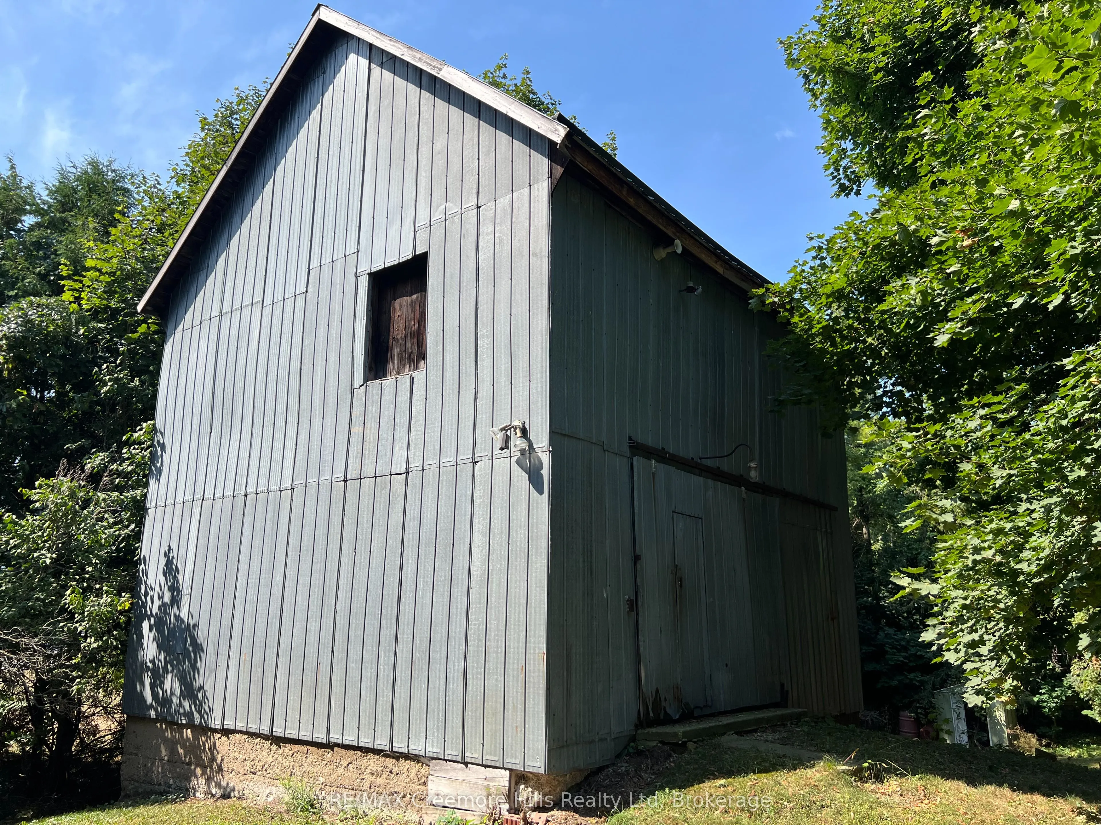 3 Wellington Street E
