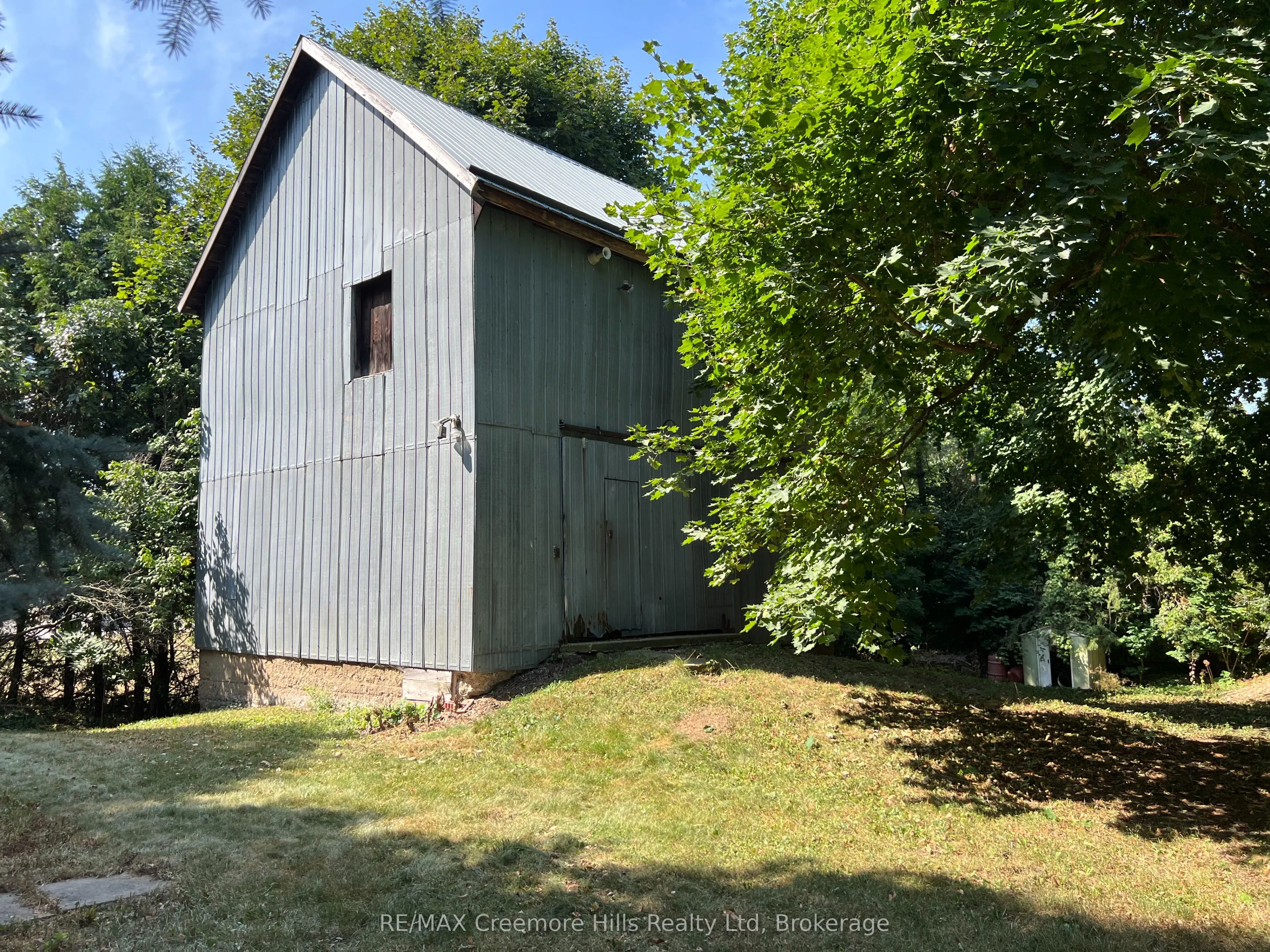 3 Wellington Street E