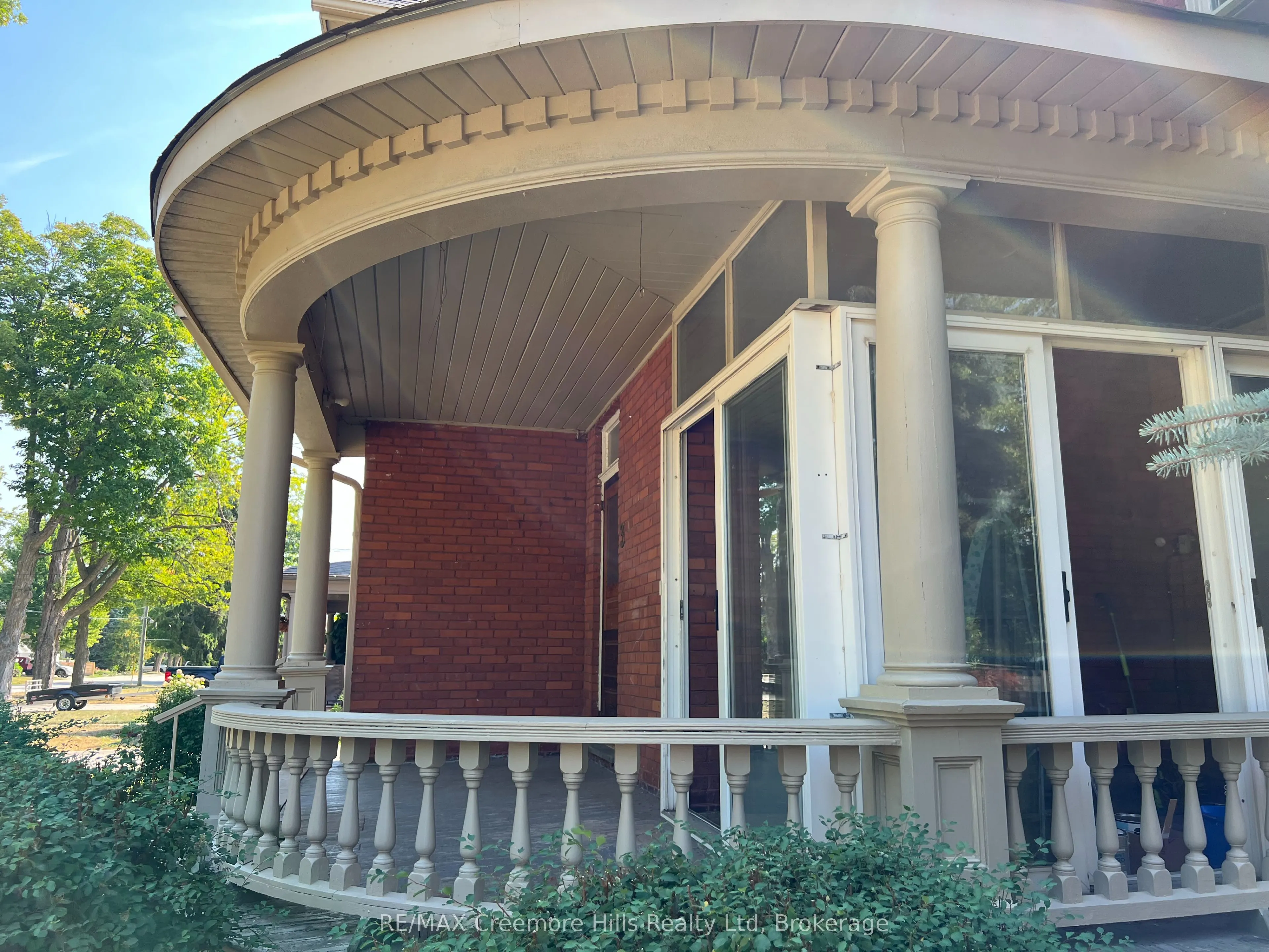 3 Wellington Street E