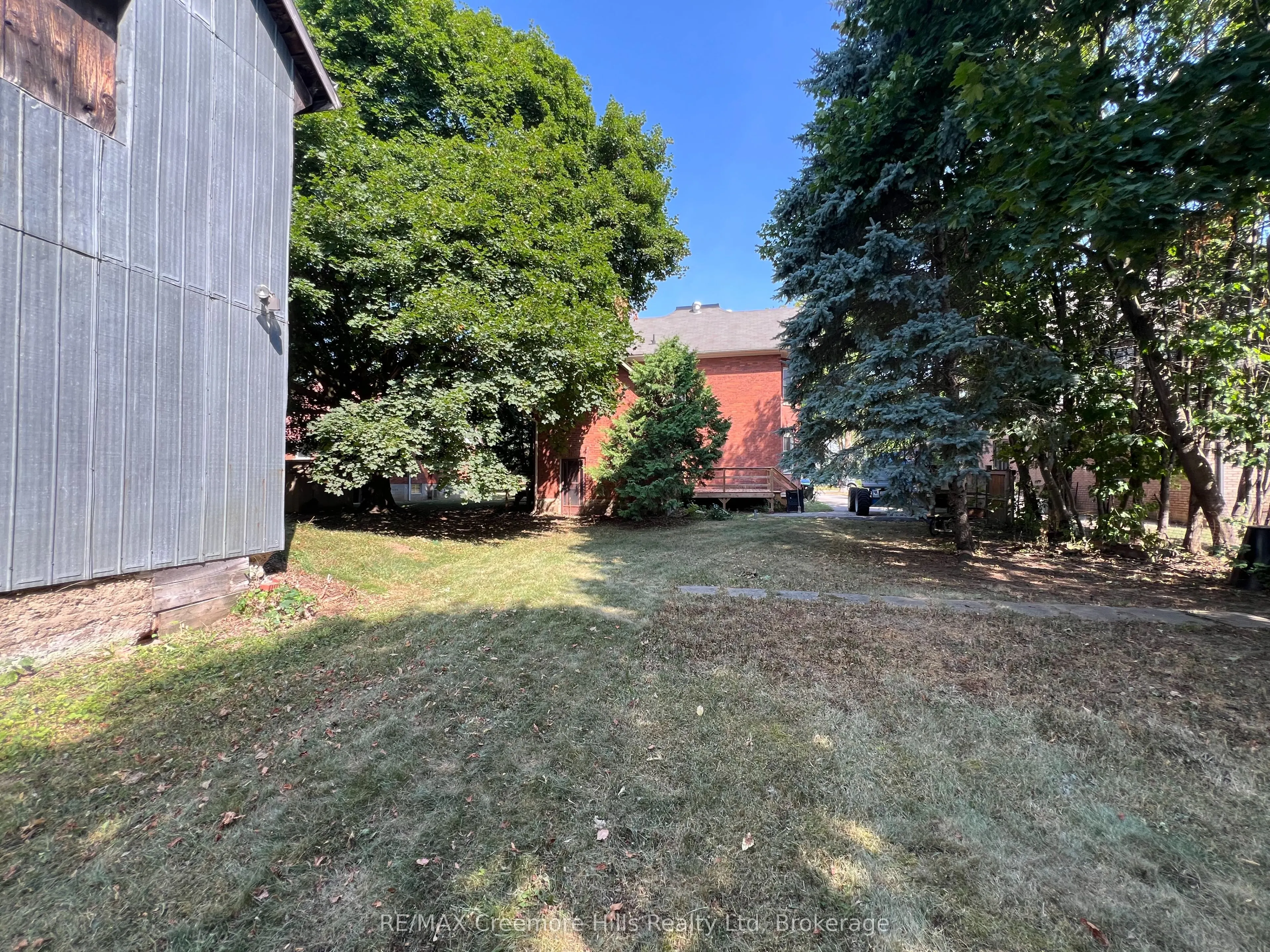 3 Wellington Street E
